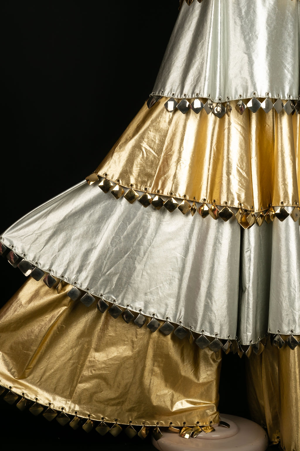 Robe dorÃƒÆ’Ã‚Â©e et argentÃƒÆ’Ã‚Â©e Paco Rabanne