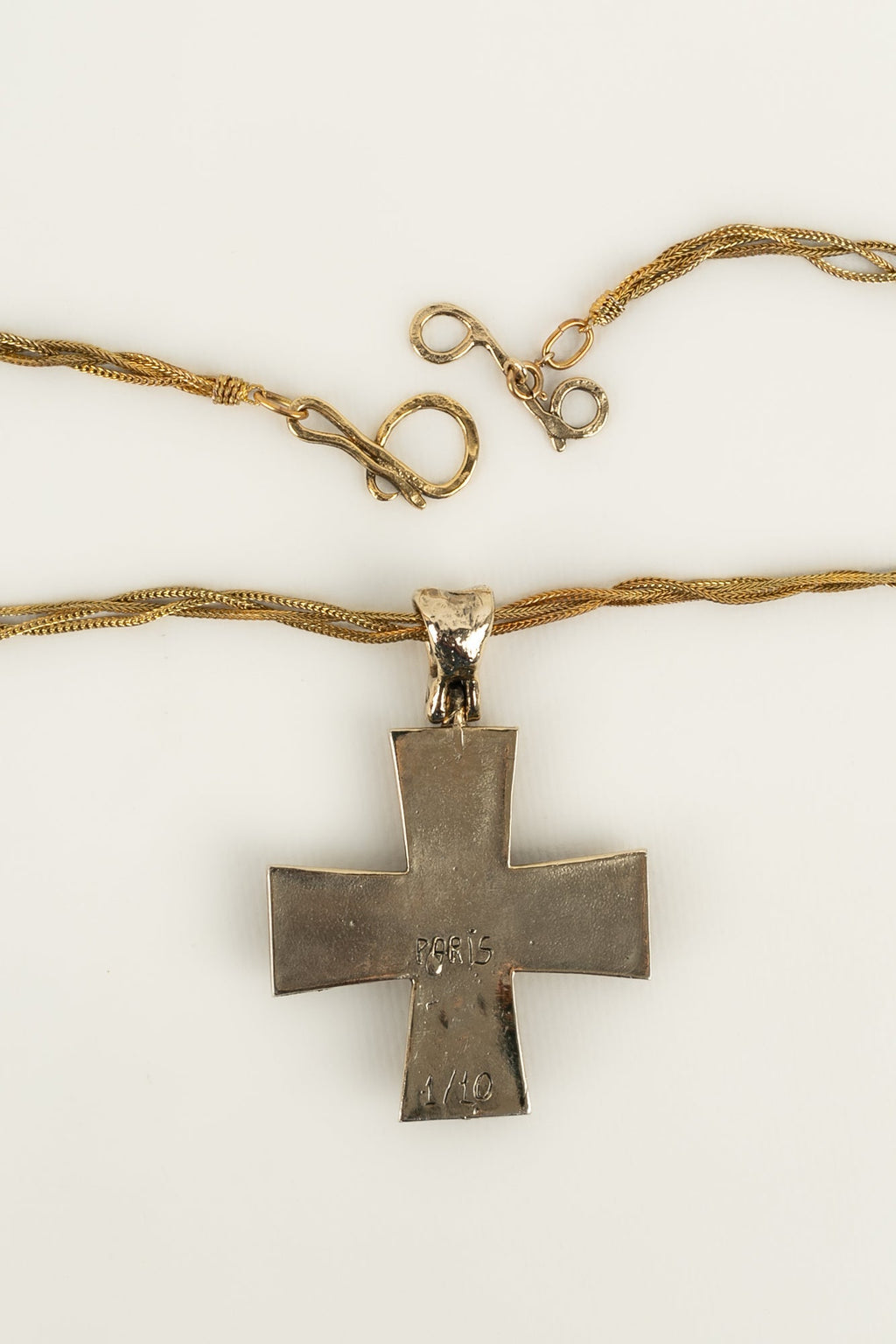 Collier croix Les Paruriers