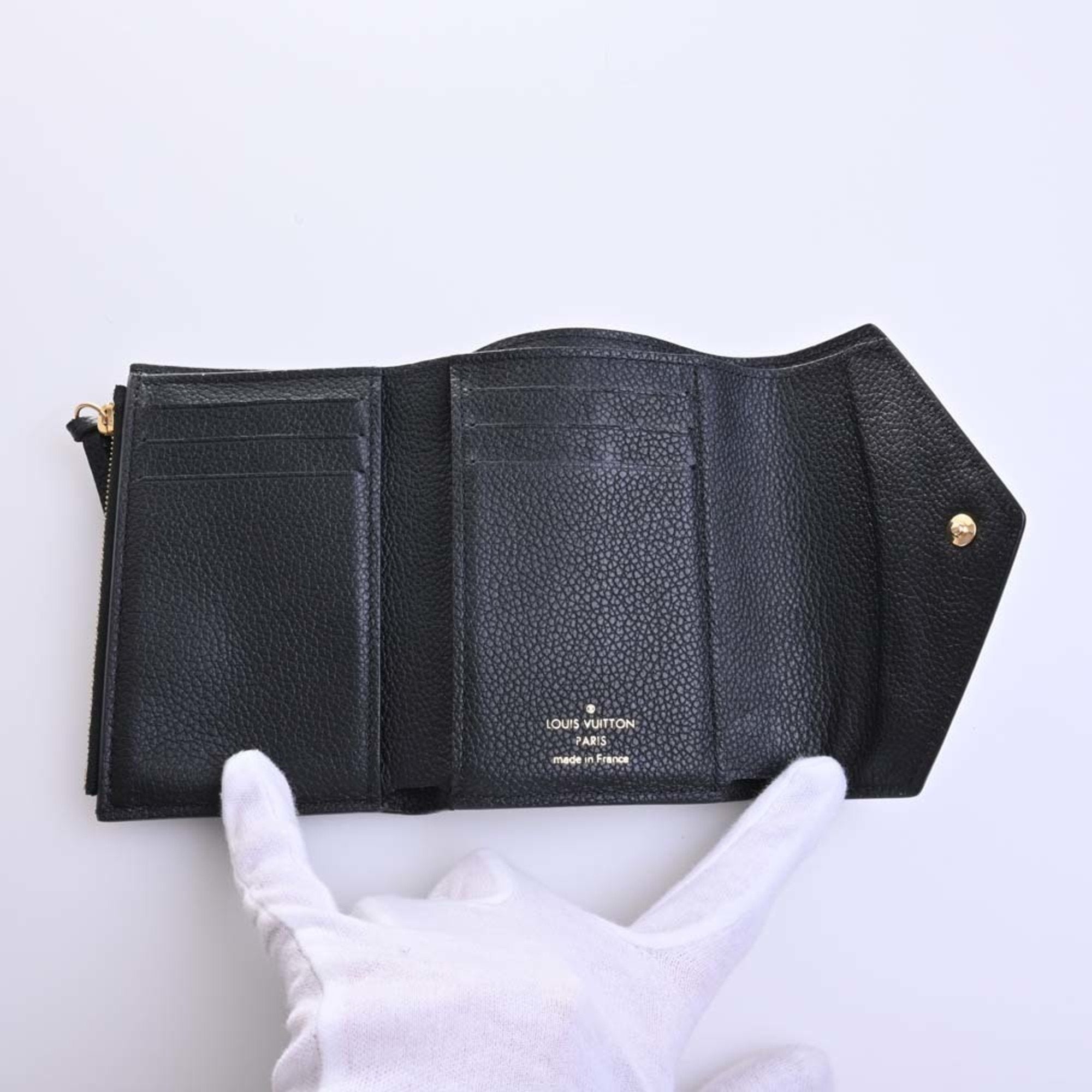 Louis Vuitton Portefeuille Victorine  Leather Wallet  ()