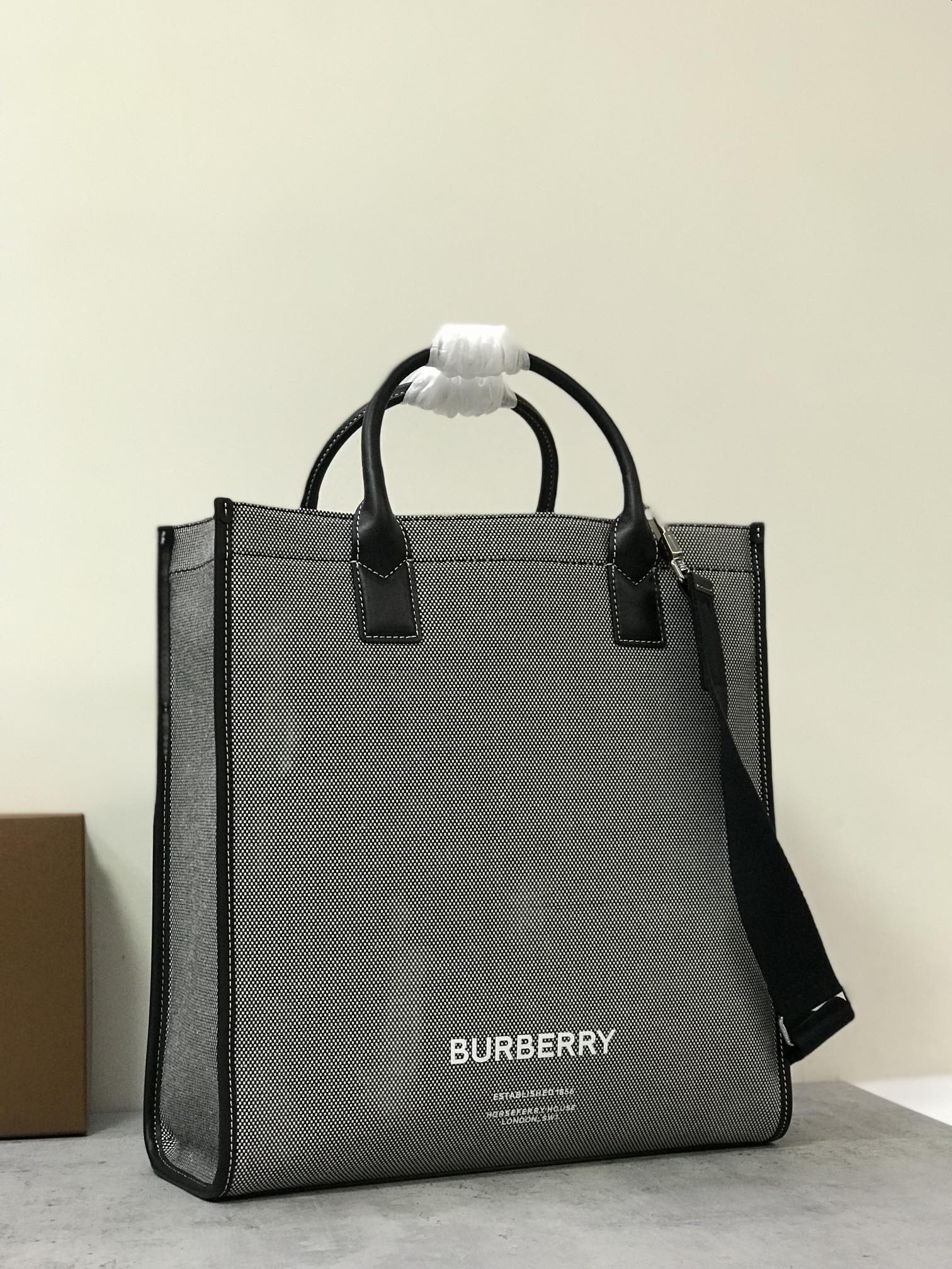 GLAMI Horseferry Print Cotton Canvas Tote Black/Grey For Women, WomenÃ¢â‚¬â„¢s Bags, Shoulder And Crossbody Bags 14in/ 35.5cm BUR 80508141