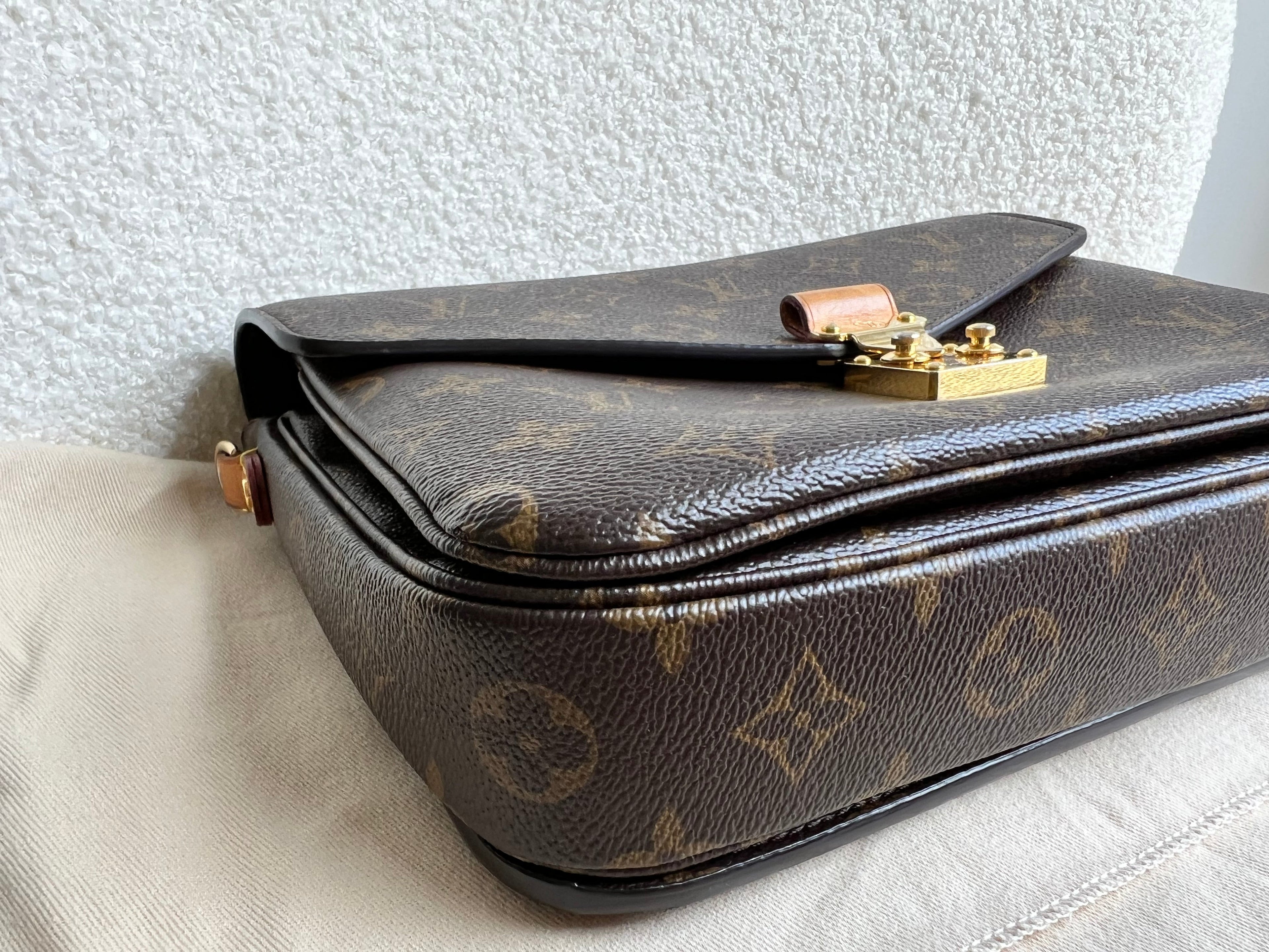 Louis Vuitton Pochette Metis Monogram (RRP £1,970)