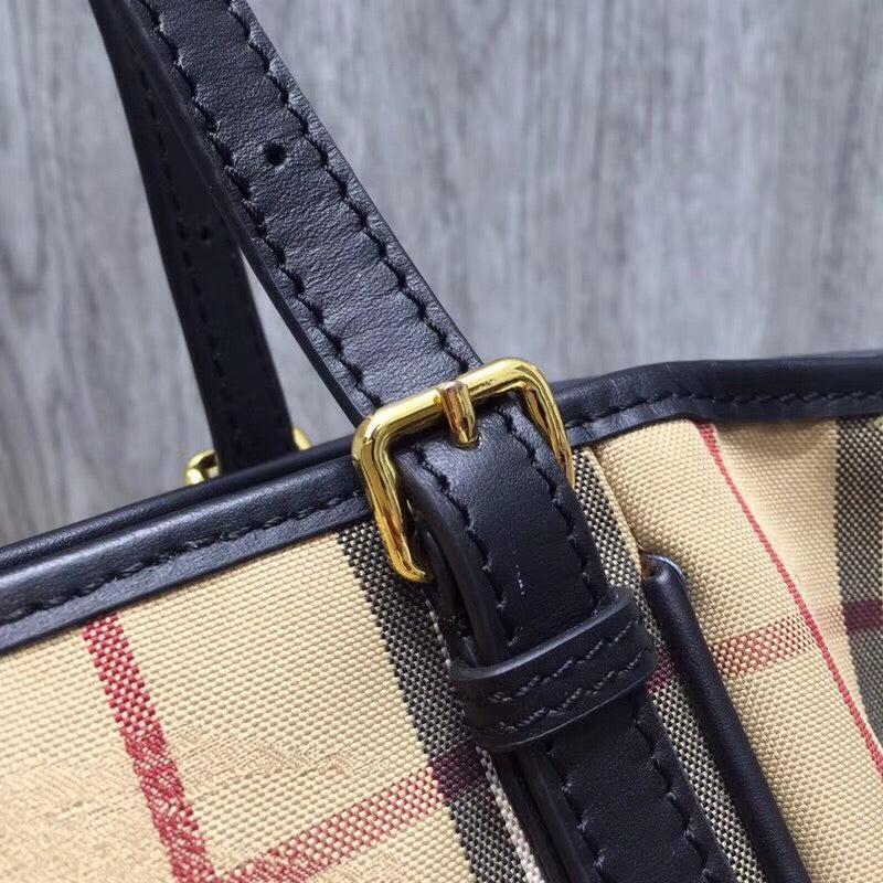 GLAMI The Small Canter Horseferry Check Tote Black For Women, WomenÃ¢â‚¬â„¢s Bags 11.6in/29.5cm