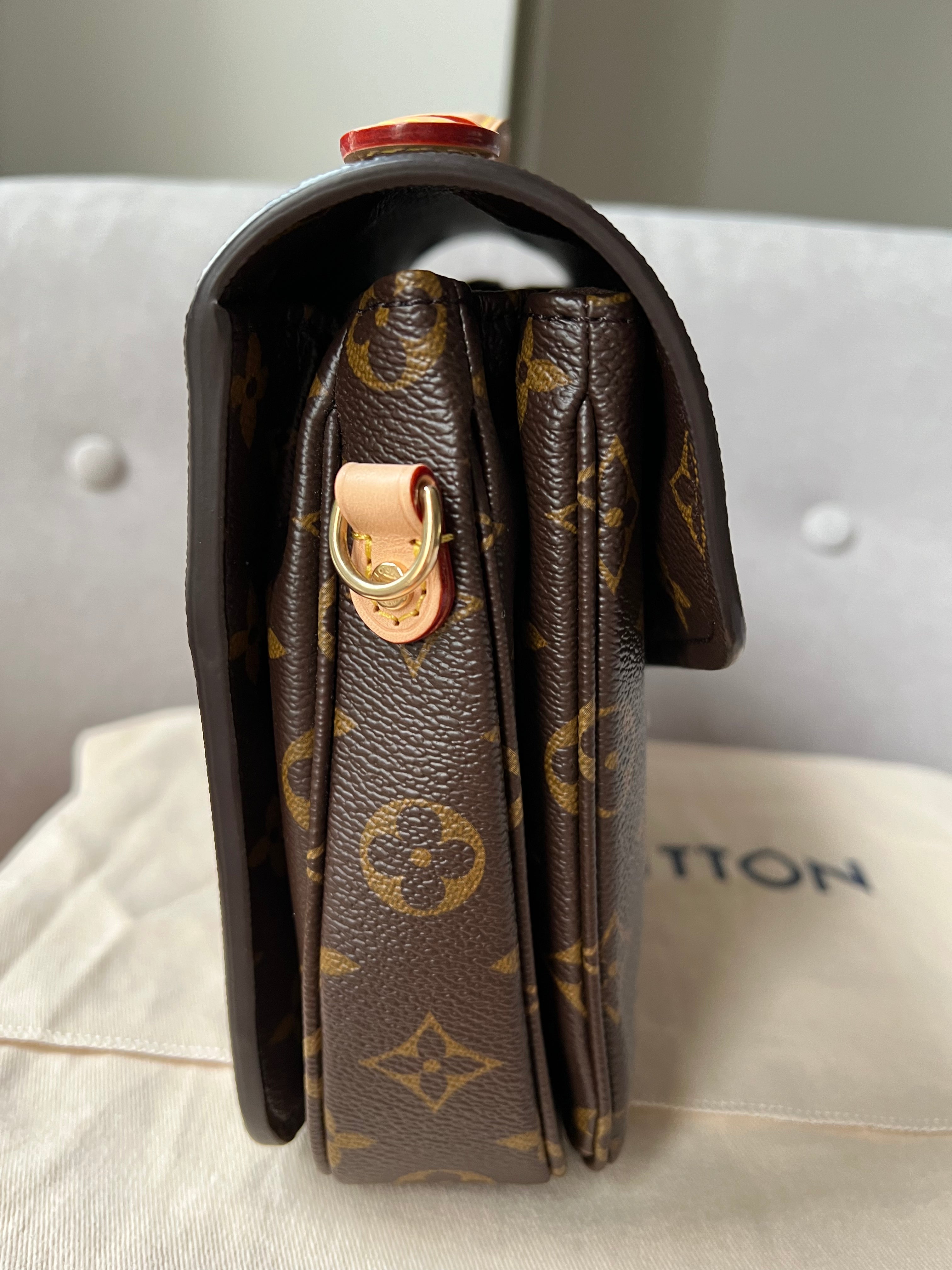 Louis Vuitton Pochette Metis Monogram (RRP £1,970)