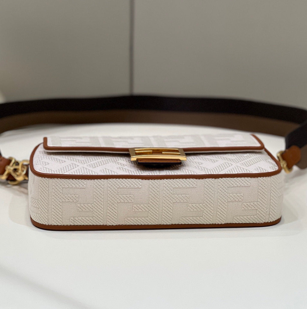 FI Baguette White For Women, Women’ Handbags, Shoulder And Crossbody Bags 10.6in/27cm FF 8BR600