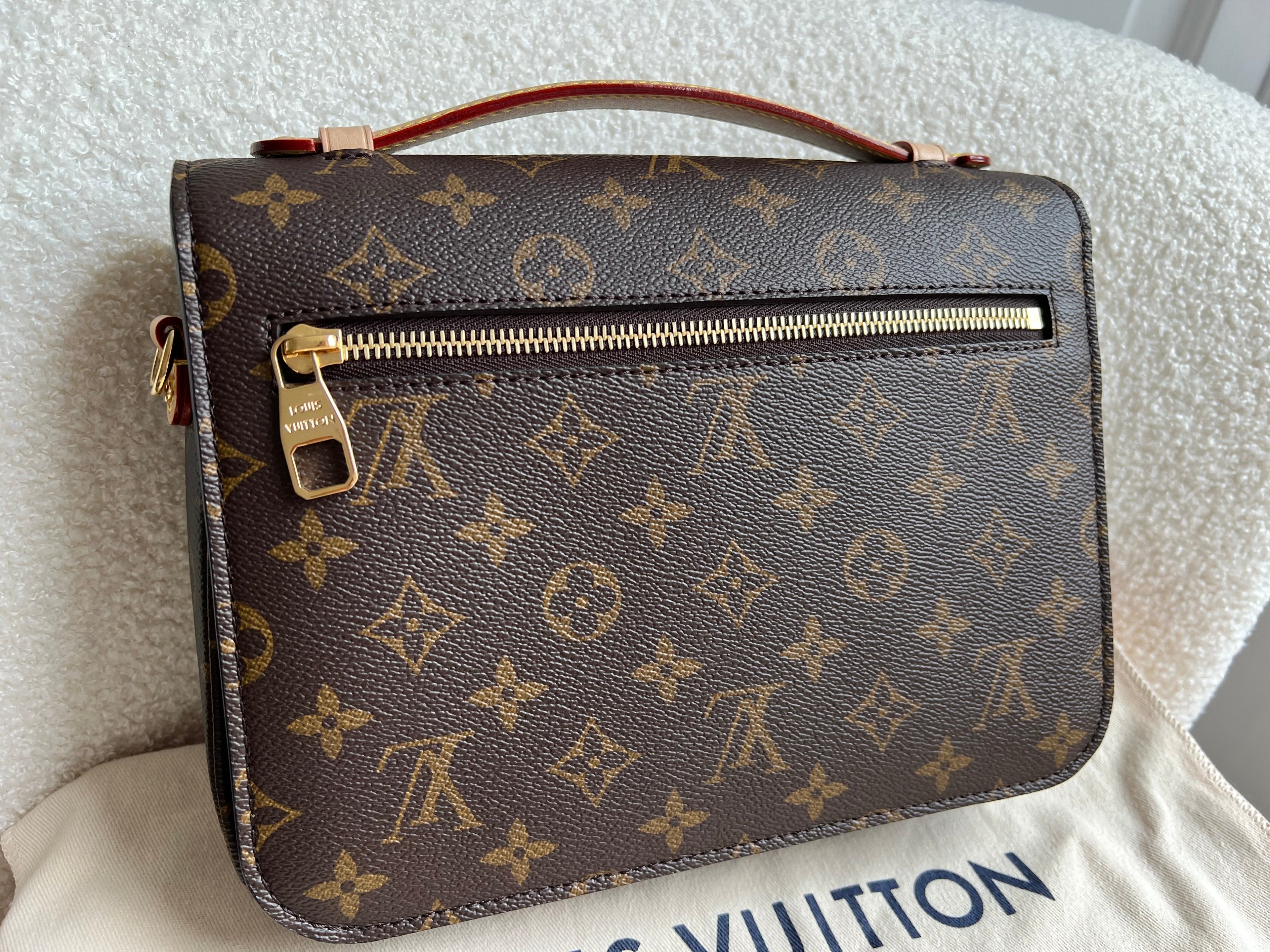 Louis Vuitton Pochette Metis Monogram (RRP £1,970)