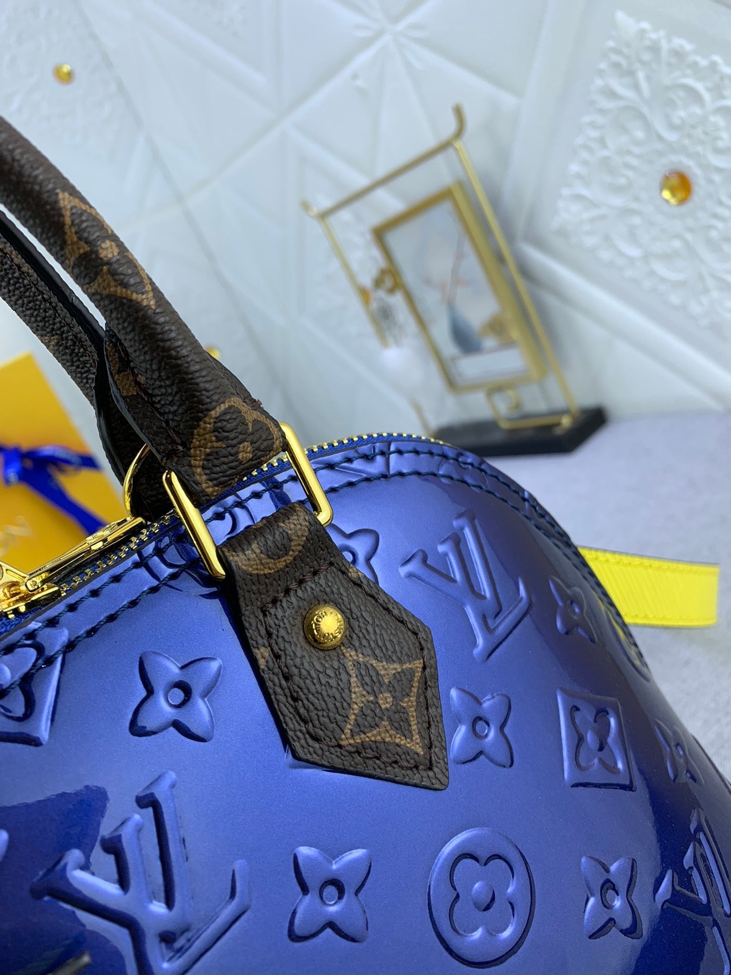 EN - Luxury Bags LUV 835