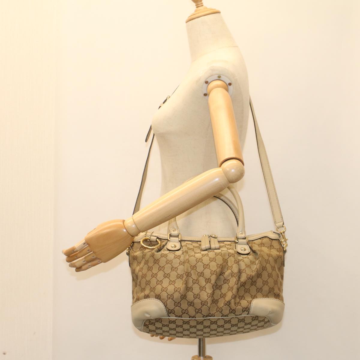 GUCCI GG Canvas Sukey Shoulder Bag Beige 247902 56055