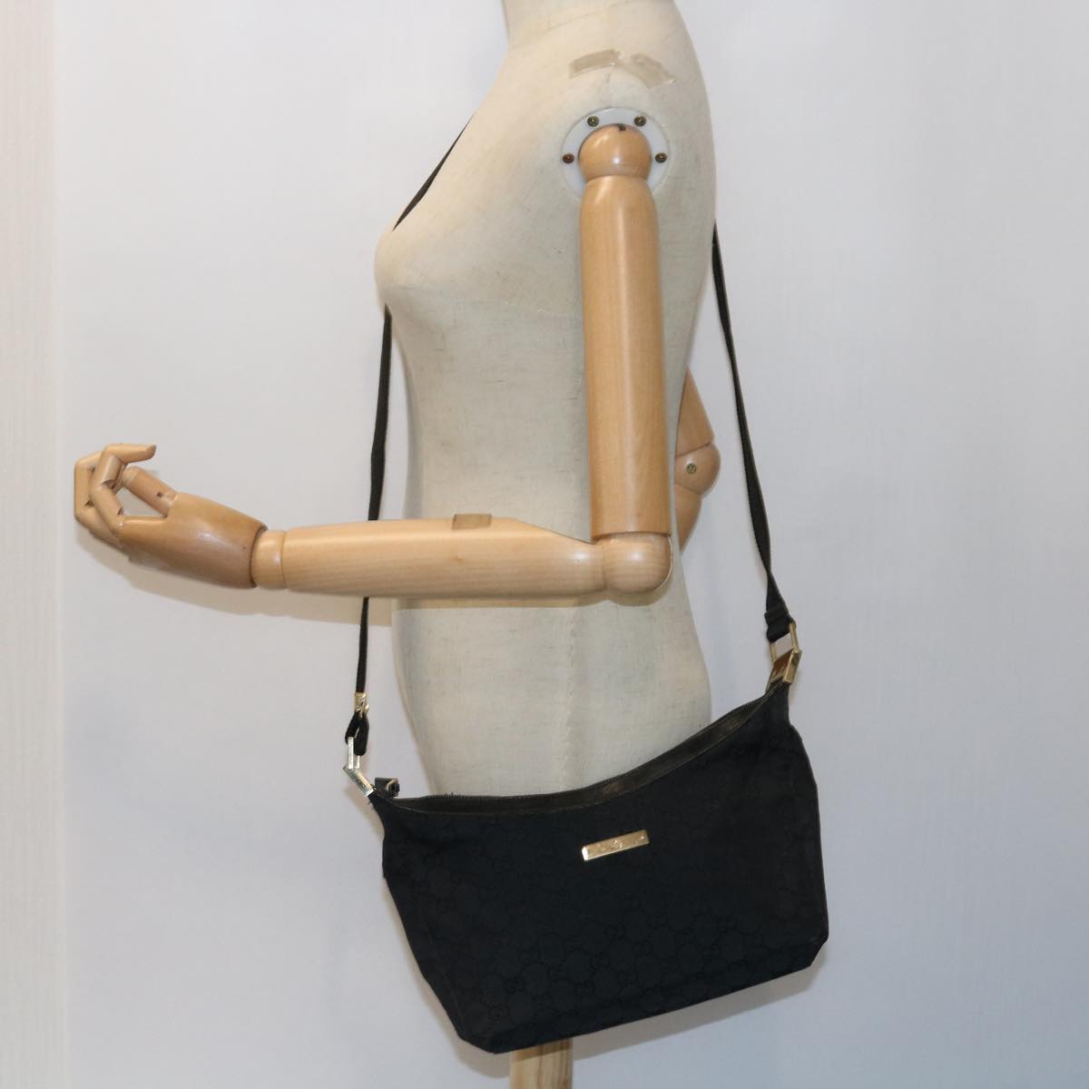 GUCCI GG Canvas Shoulder Bag Black 019 0433 56218