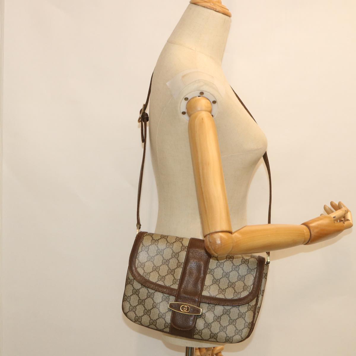 GUCCI GG Supreme Shoulder Bag PVC Leather Beige 56773