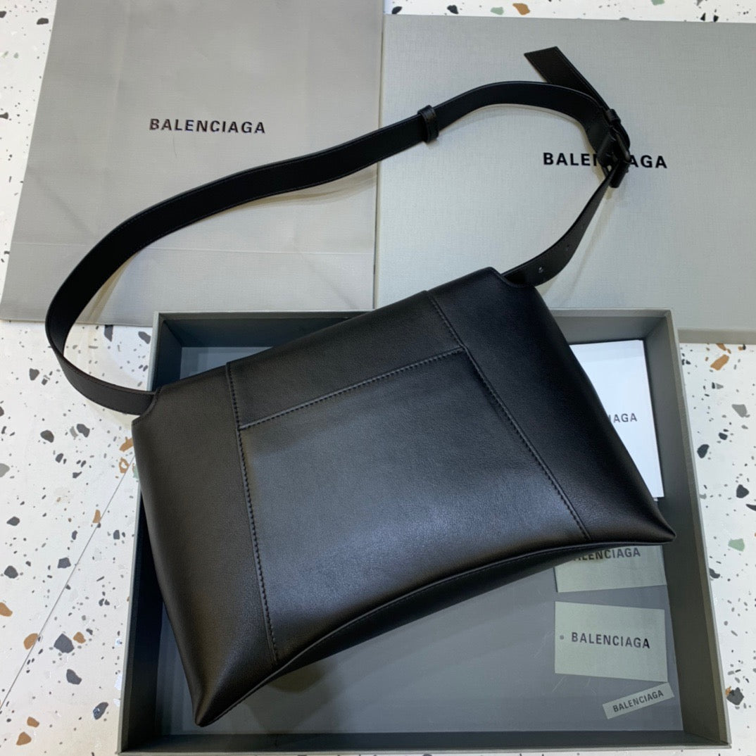 Balen Downtown MeGLAMIum Shoulder Bag In Black, For Women,  Bags 12.6in/32cm 67135429S171000