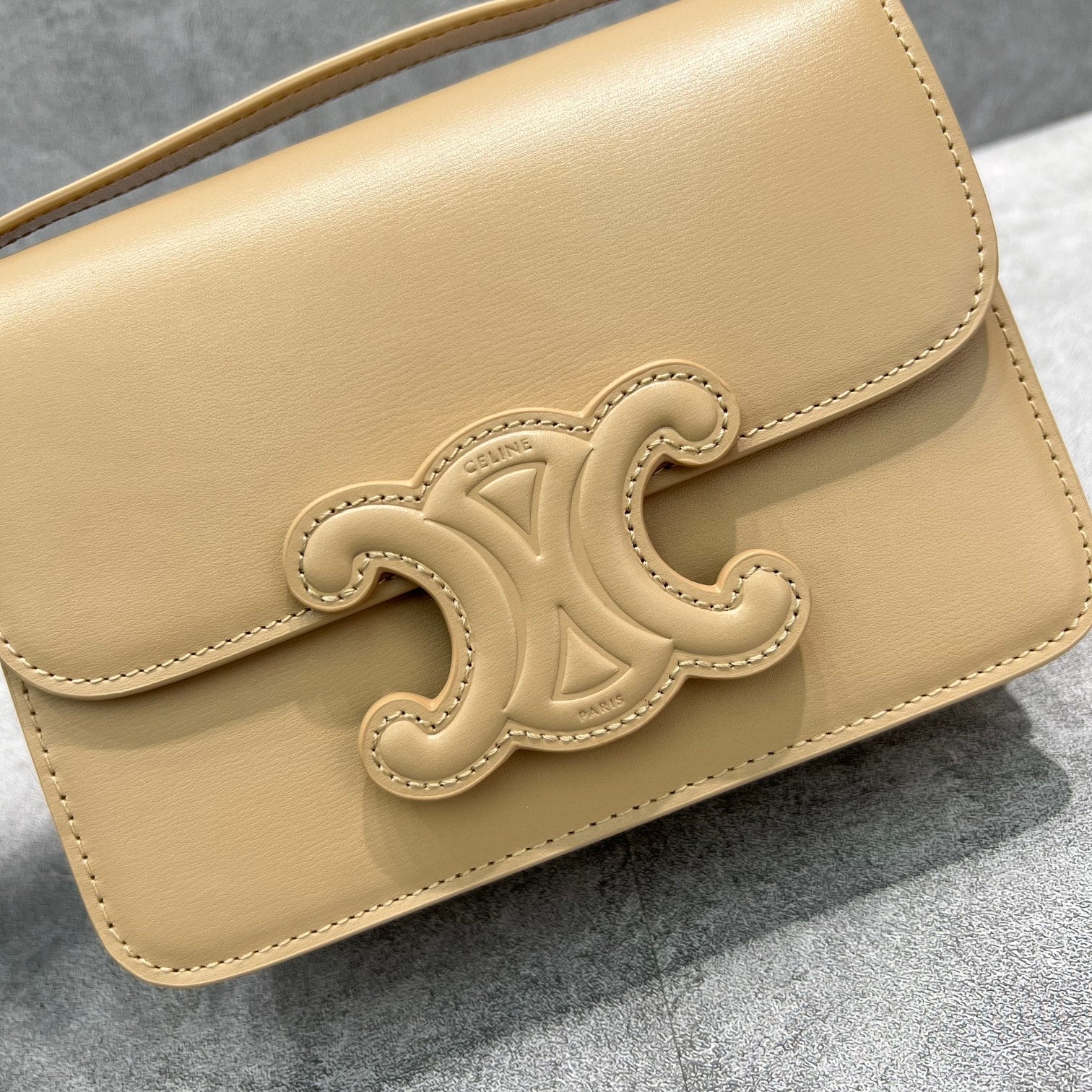 GLAMI Classique Cuir Triomphe Bag Beige For Women 9in/22cm