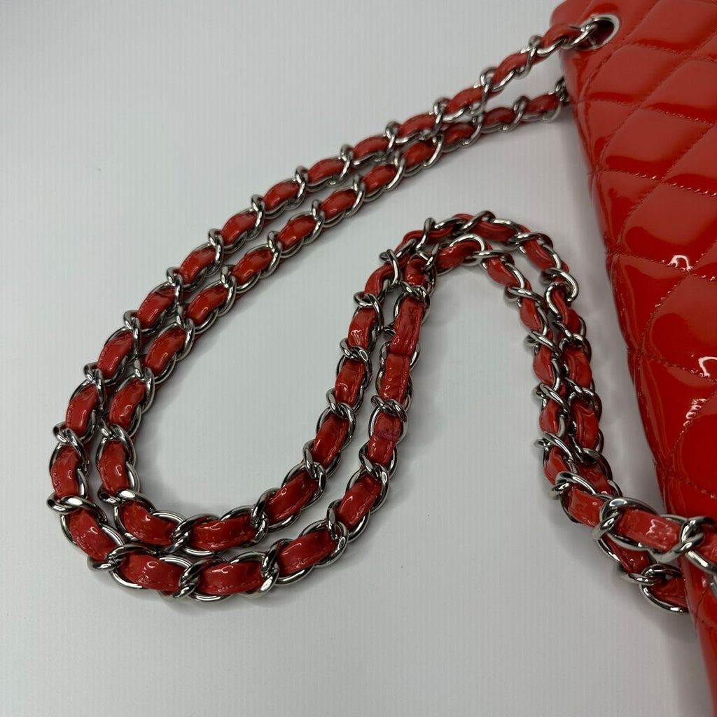 Preloved Chanel classic flap bag patent leather red -NG102764