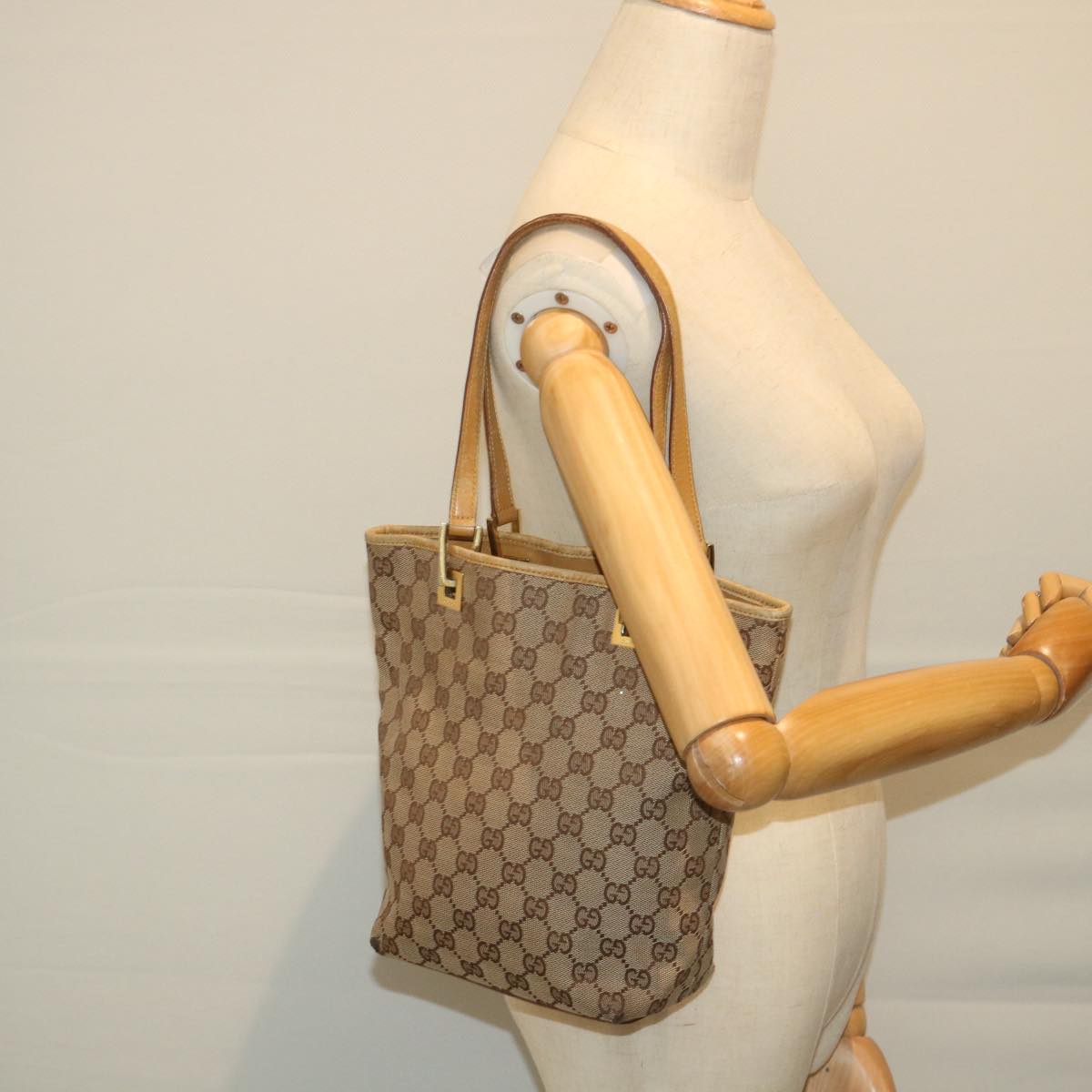 GUCCI GG Canvas Hand Bag Beige 002 1099 001998 58036