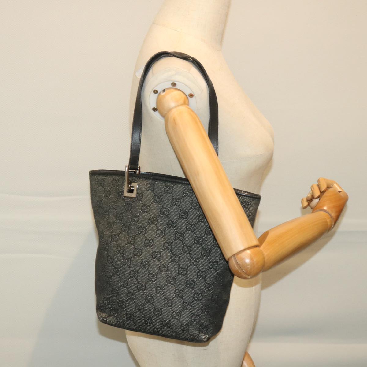GUCCI GG Canvas Hand Bag Black 31244 58037