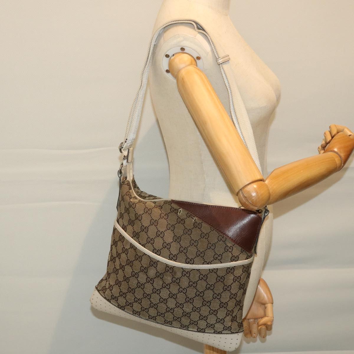 GUCCI GG Canvas Shoulder Bag Beige 145857 58042