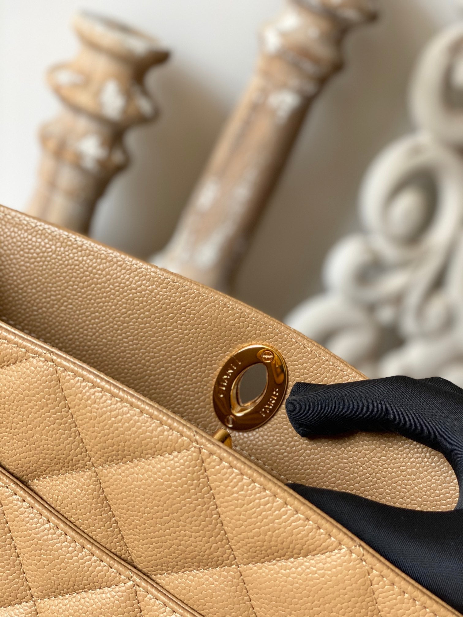 CHLVintage Beige MeGLAMIum Quilted Caviar Tote Bag For Women 28cm/11in