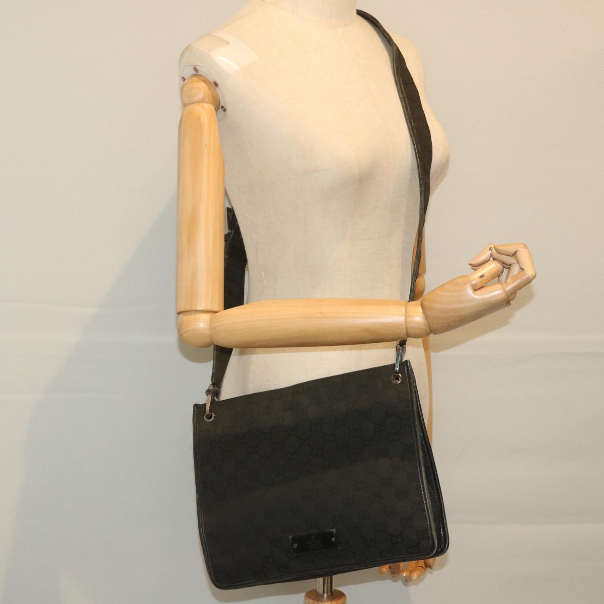 GUCCI GG Canvas Shoulder Bag Black 91762 58786