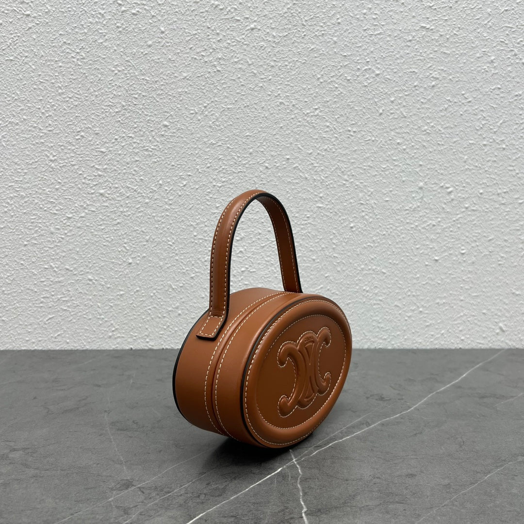 CE Oval Minaudiere Cuir Triomphe Brown For Women 6in/11.5cm 198613DU6.04LU