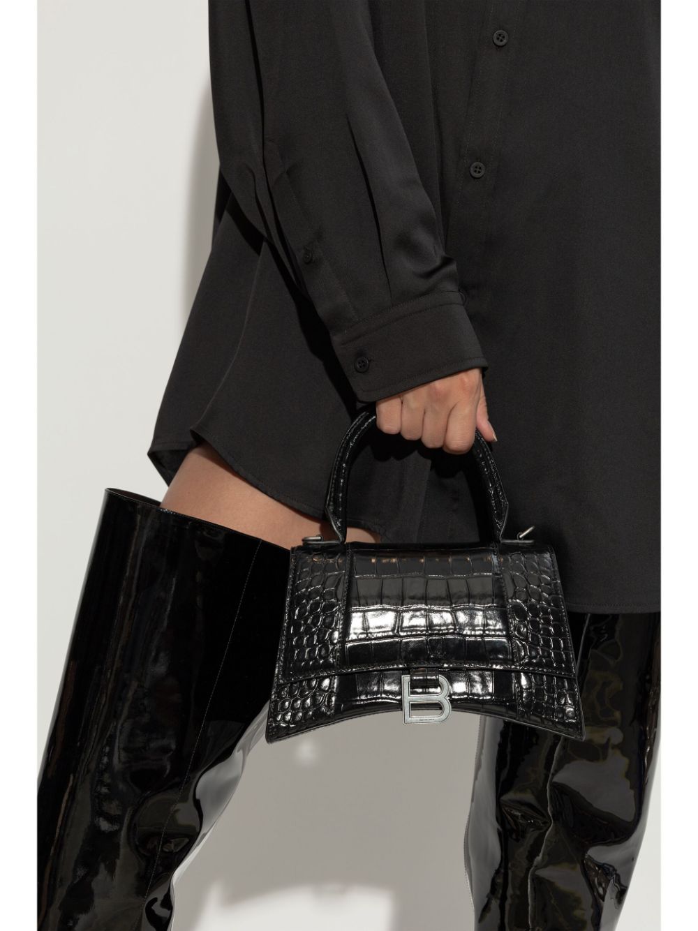 HOURGLASS SMALL LEATHER HANDBAG