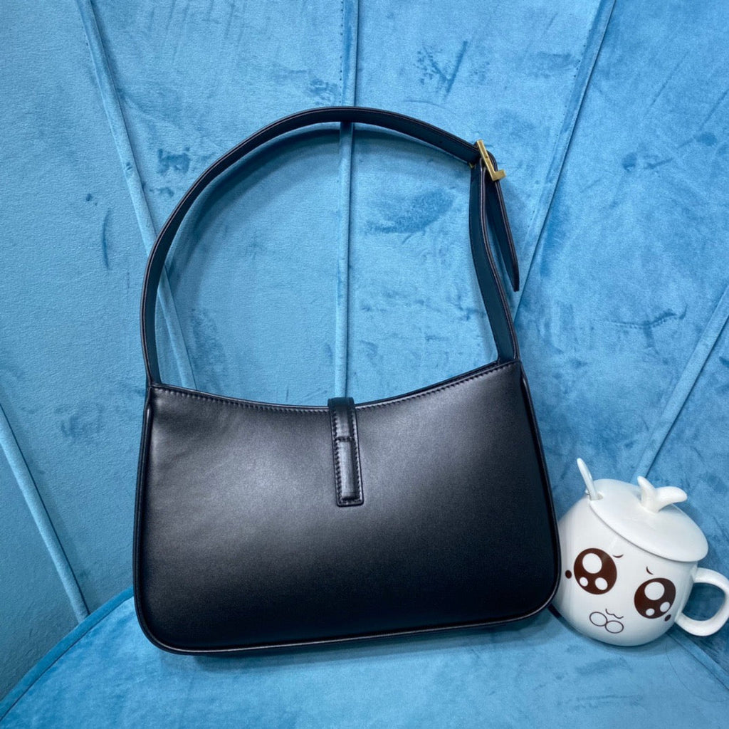 YSSL Le 5 À 7 Hobo Bag In Smooth Black For Women 9in/23cm YSL 6572282R20W1000