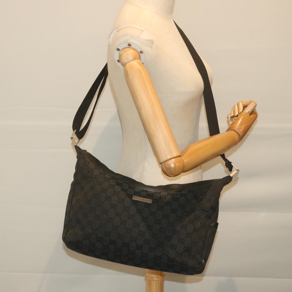 GUCCI GG Canvas Shoulder Bag Black 019 0432 002058 59550
