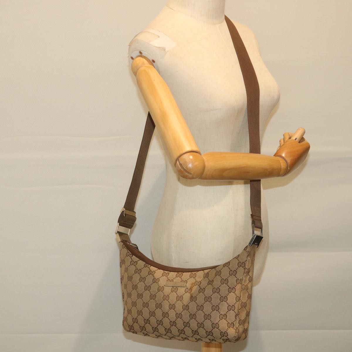 GUCCI GG Canvas Shoulder Bag Beige 019 0433 59704