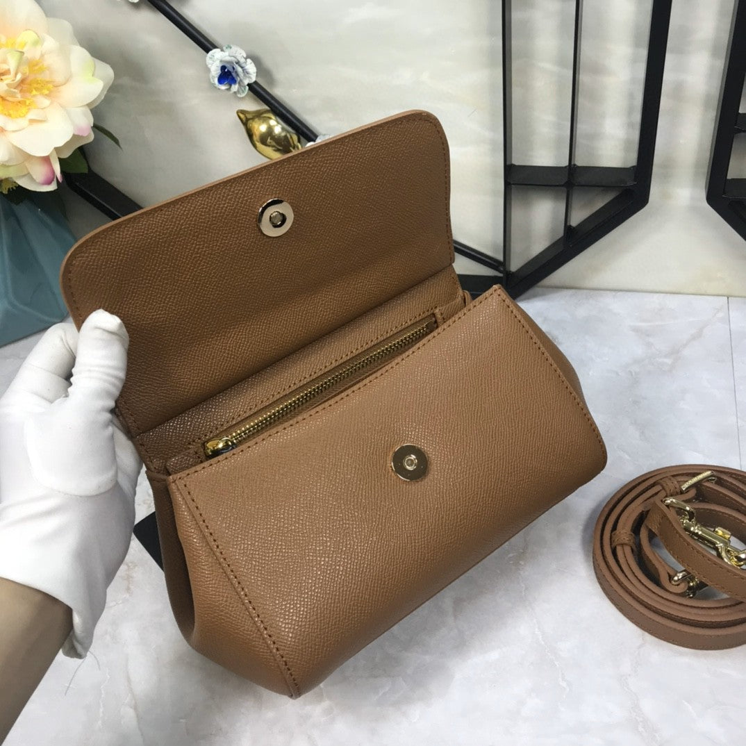 GLAMI MeGLAMIum Sicily Handbag In Dauphine Brown For Women 10.2in/26cm GLAMI GLAMI4347A10018M417