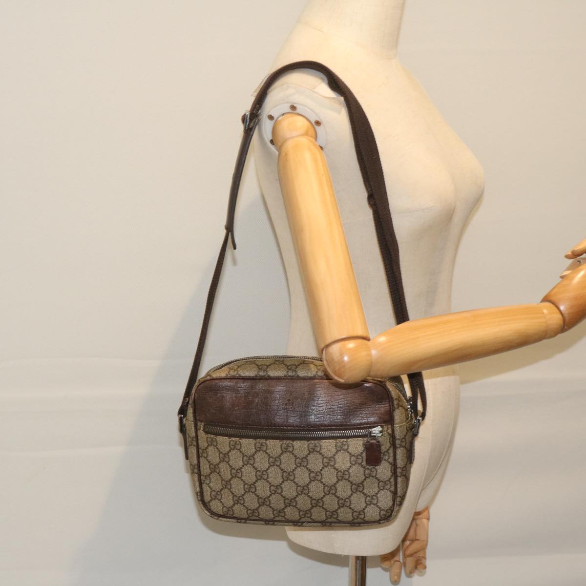 GUCCI GG Supreme Shoulder Bag Beige 114291 59716