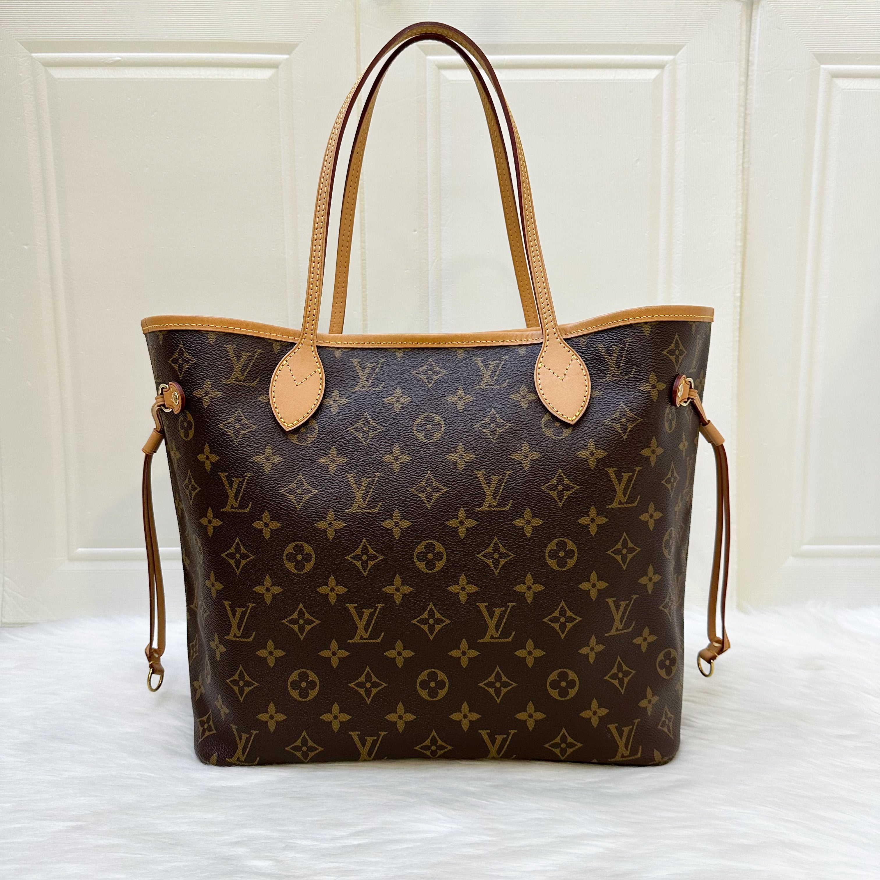 LV Neverfull MM in Monogram Canvas, Yellow Interior and GHW (No attached pouch)