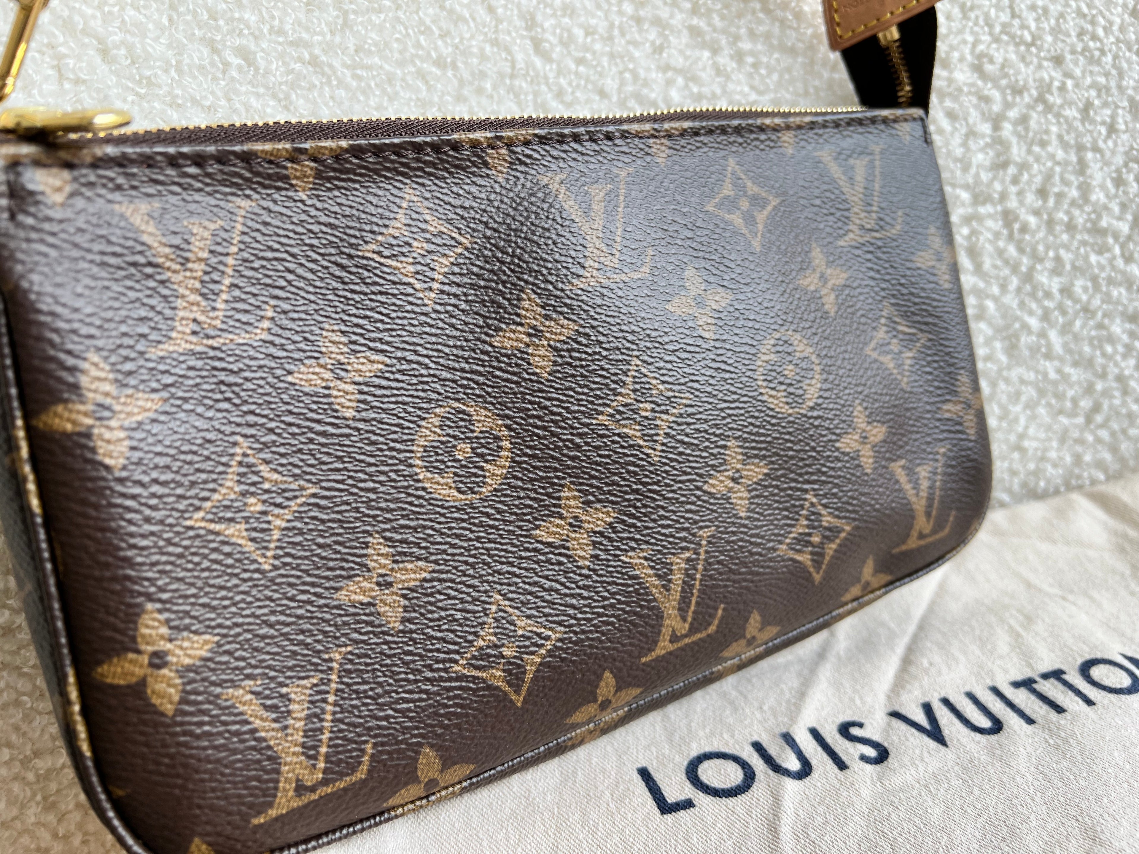 Louis Vuitton Pochette Accessoires Monogram (RRP £970)