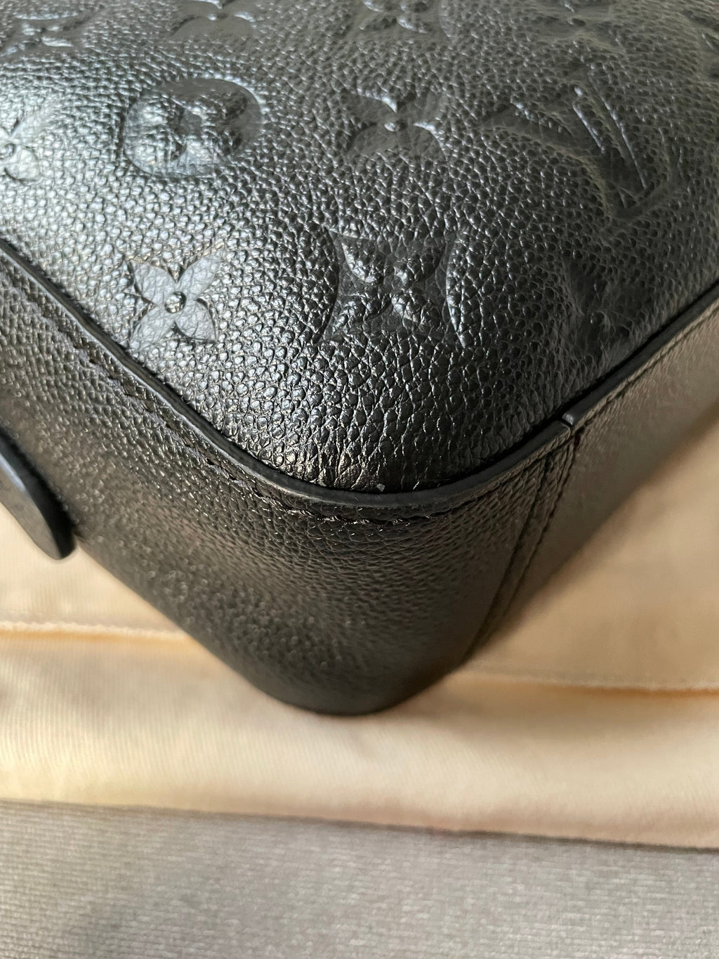 Louis Vuitton Saintonge Black Empreinte (RRP £1520)
