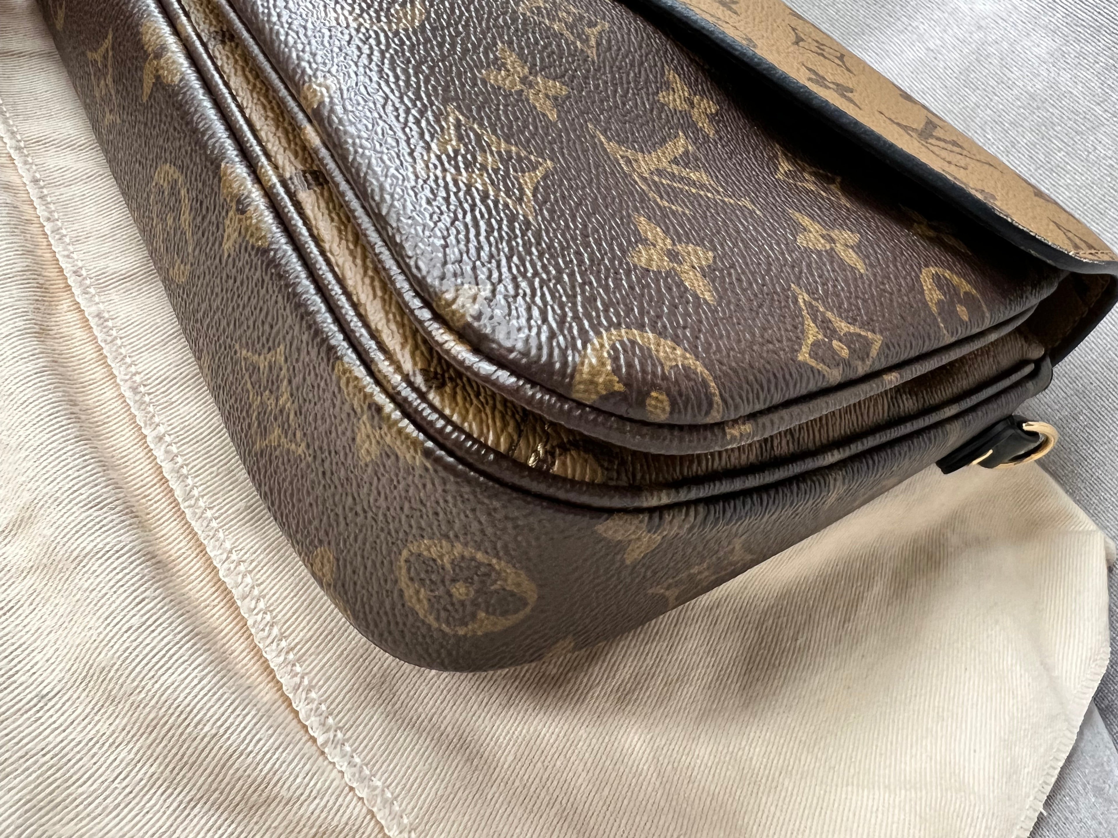 Louis Vuitton Pochette Metis Reverse Monogram (RRP £1,970)