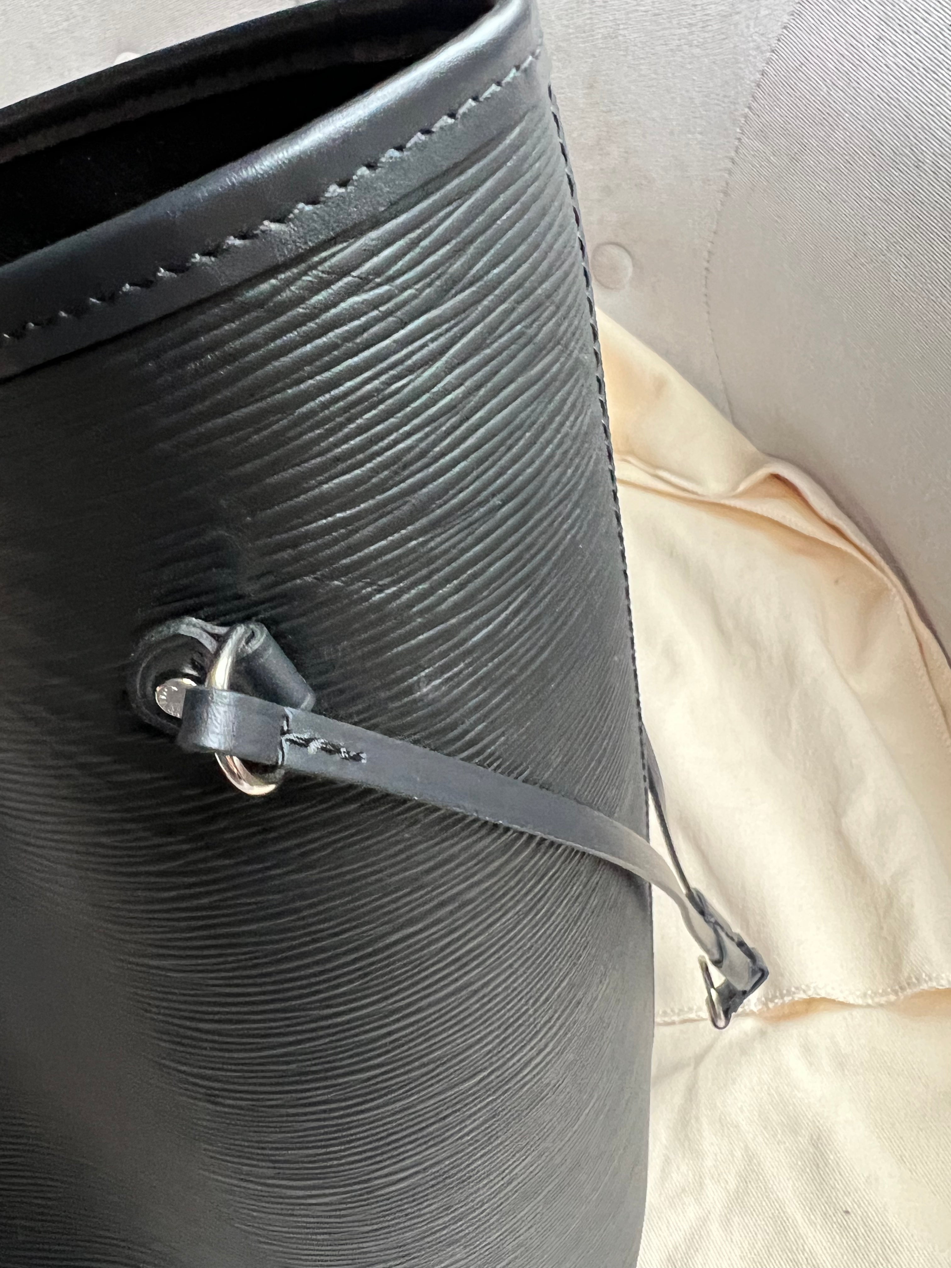 Louis Vuitton Neverfull MM Black Epi Leather (RRP £1,740)