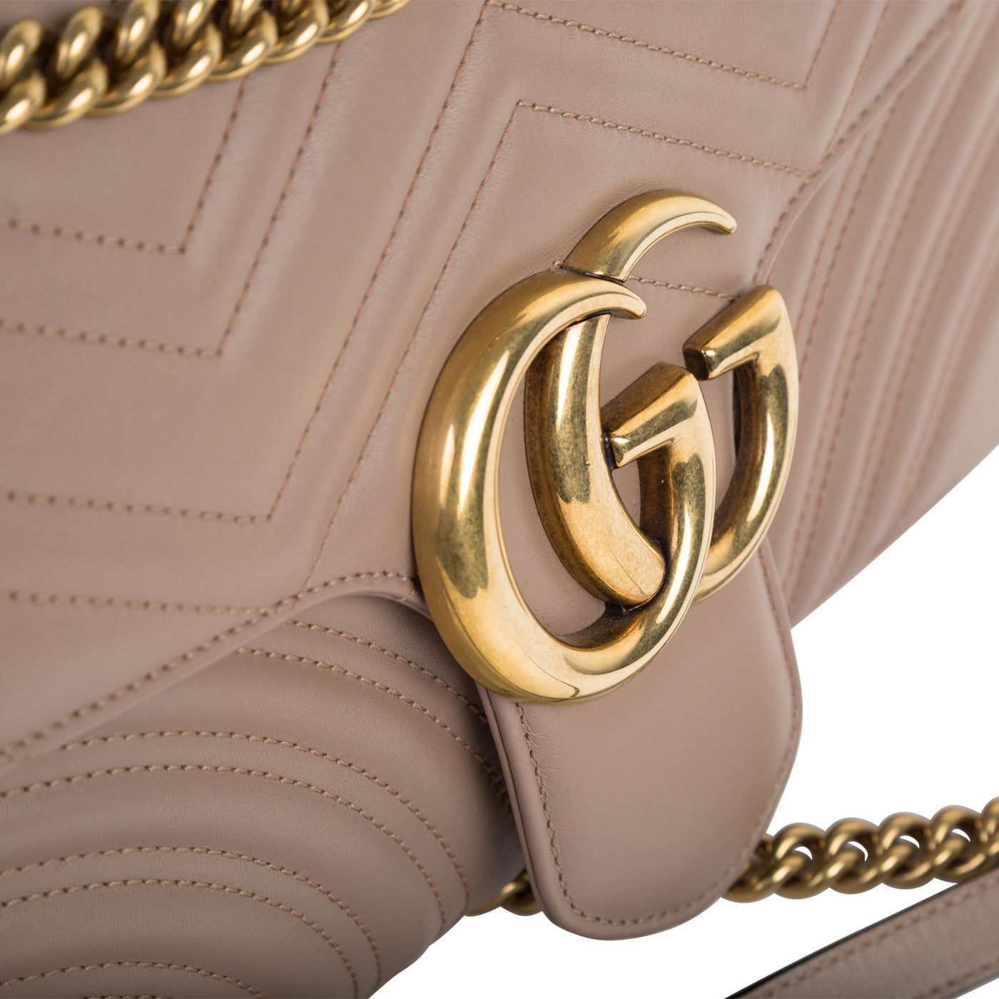 Gucci GG Marmont Medium Matelass茅