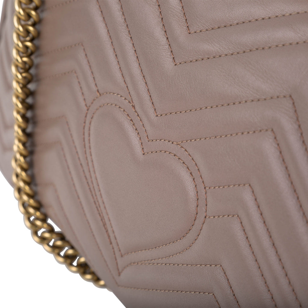 Gucci GG Marmont Medium Matelass茅
