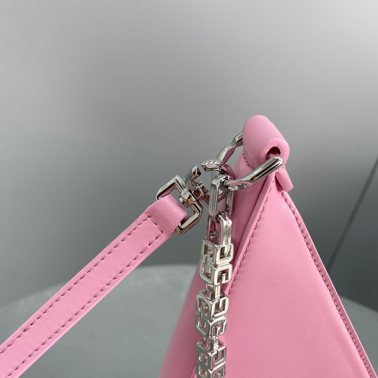 gv Small Cut Out Bag Pink For Women, Handbags, Shoulder Bags 10.6in/27cm GVCÃ‚Â 