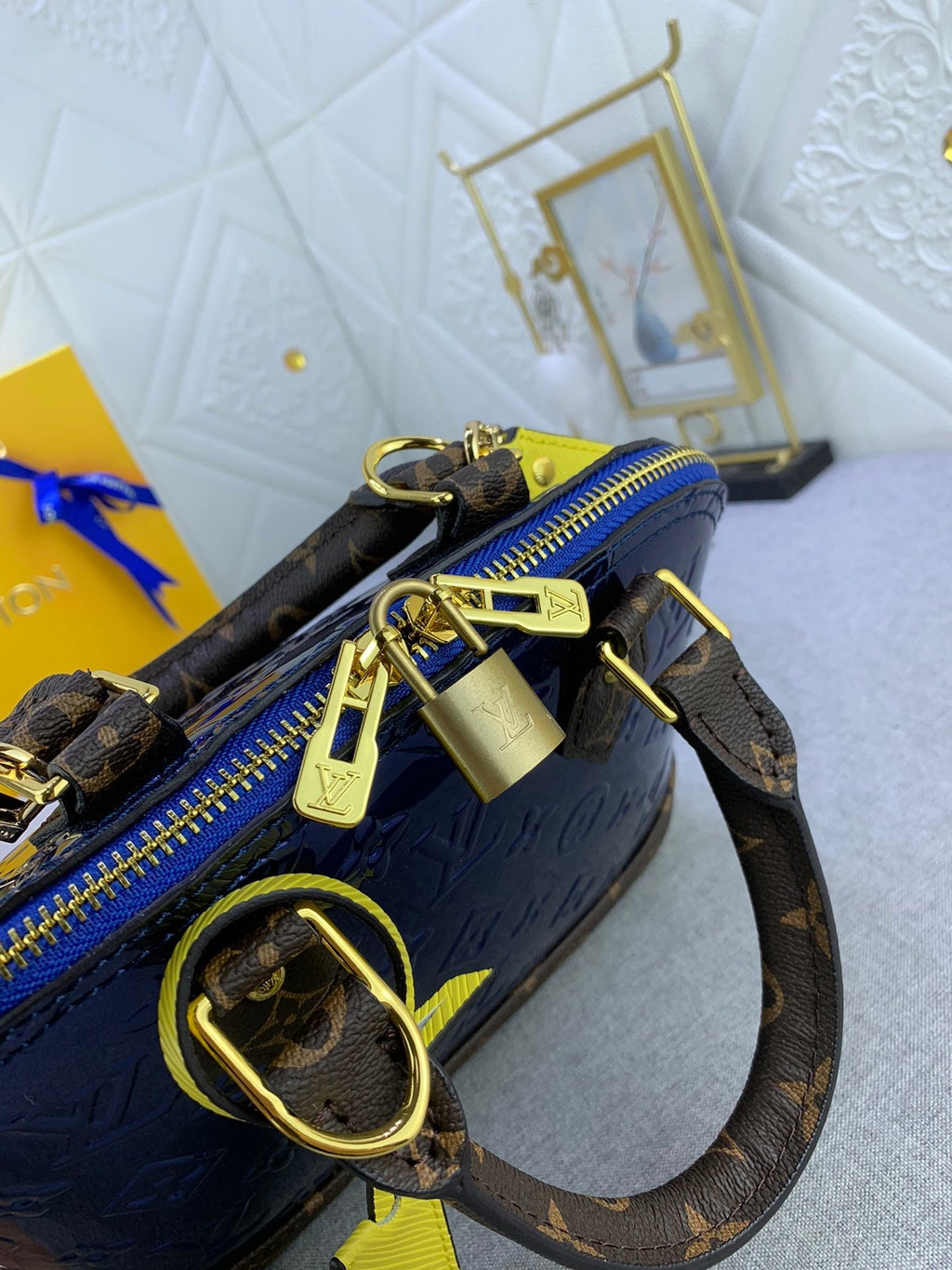 EN - Luxury Bags LUV 835