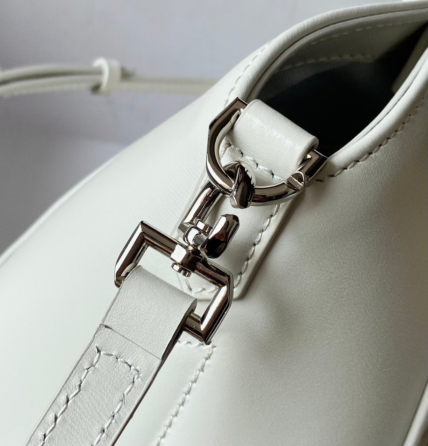 gv Mini Antigona Lock Bag Ivory For Women, Handbags, Shoulder Bags 8.7in/22cm GVC GLAMI50J0B16S-105