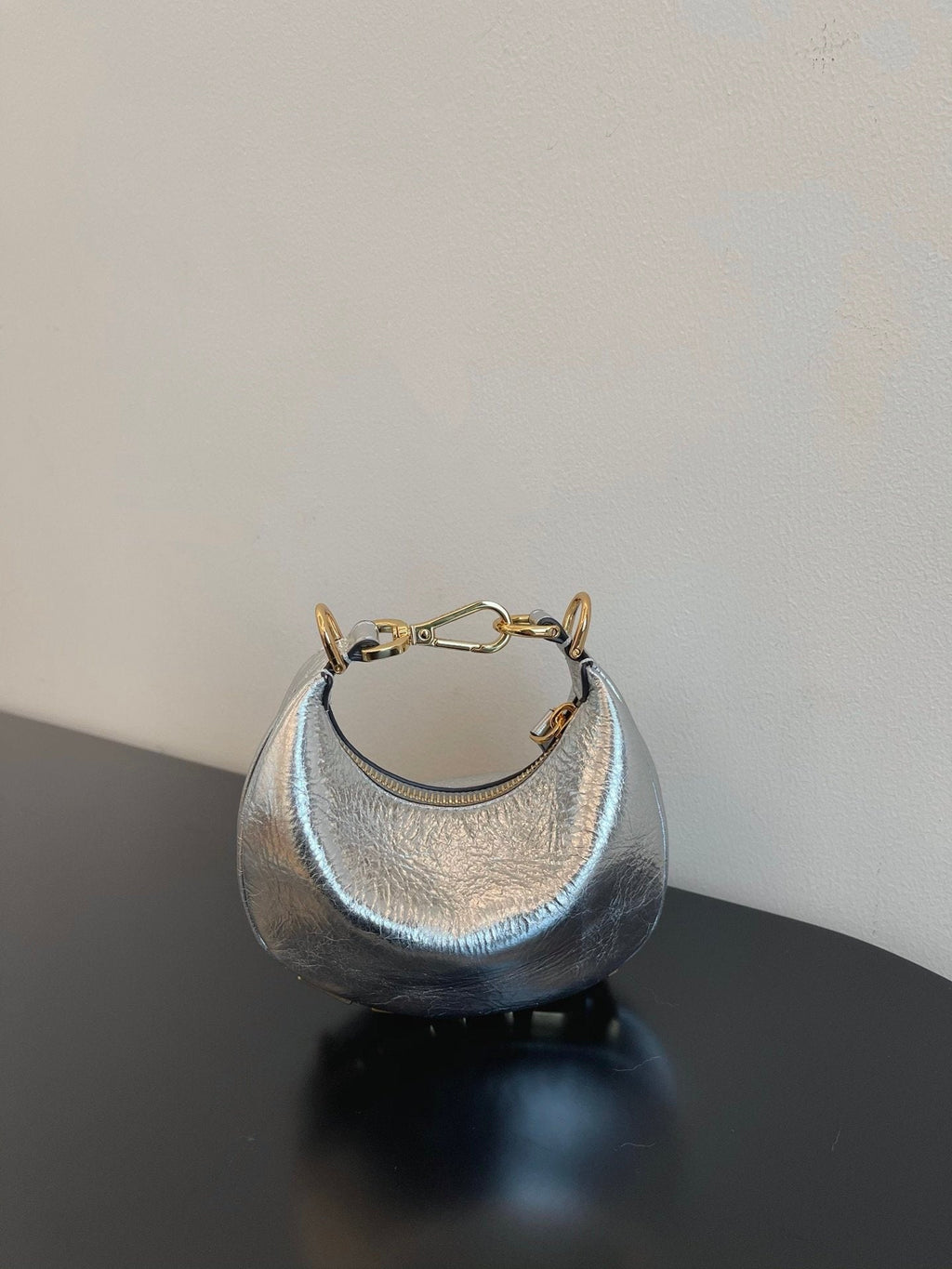 FI Nano FIgraphy Silver For Women, Handbags 6.7in/17cm FF 7AS089AISPF1HIC
