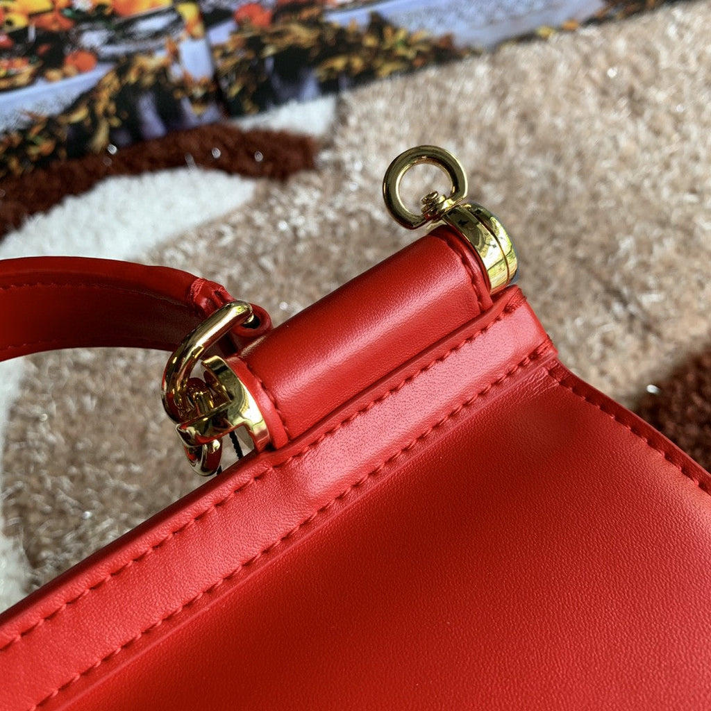 GLAMI MeGLAMIum GLAMI Handbag In Dauphine Red For Women 10.2in/26cm GLAMI