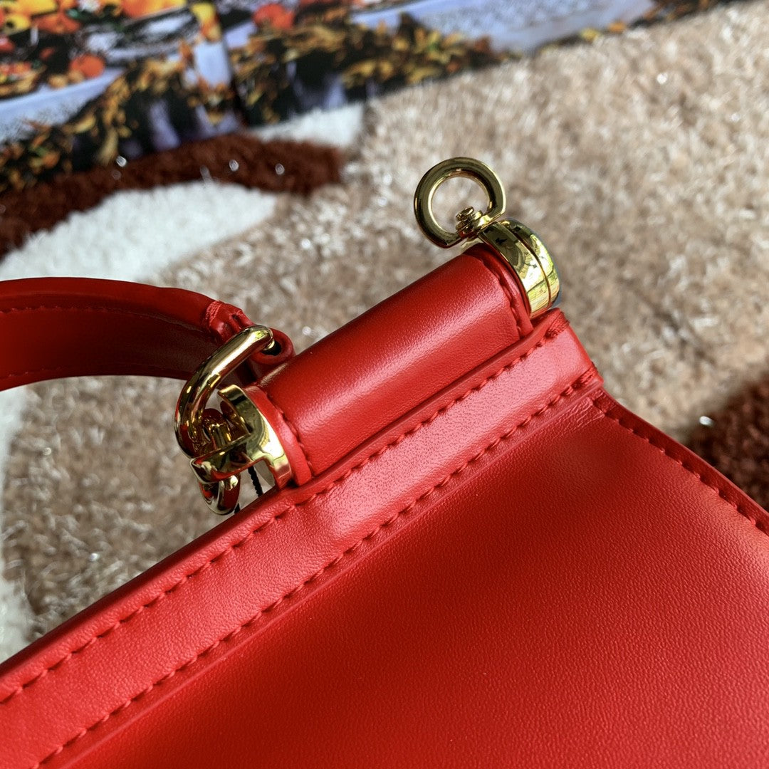 GLAMI MeGLAMIum GLAMI Handbag In Dauphine Red For Women 10.2in/26cm GLAMI