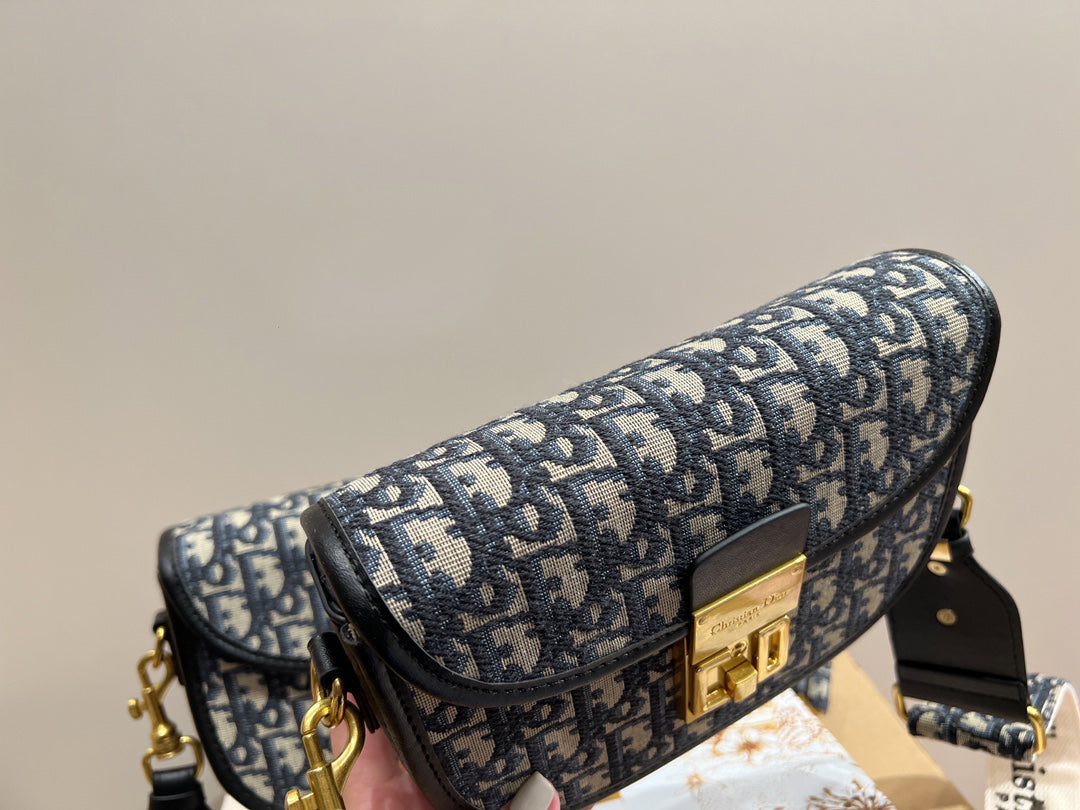 EN - Luxury Bags DIR 363