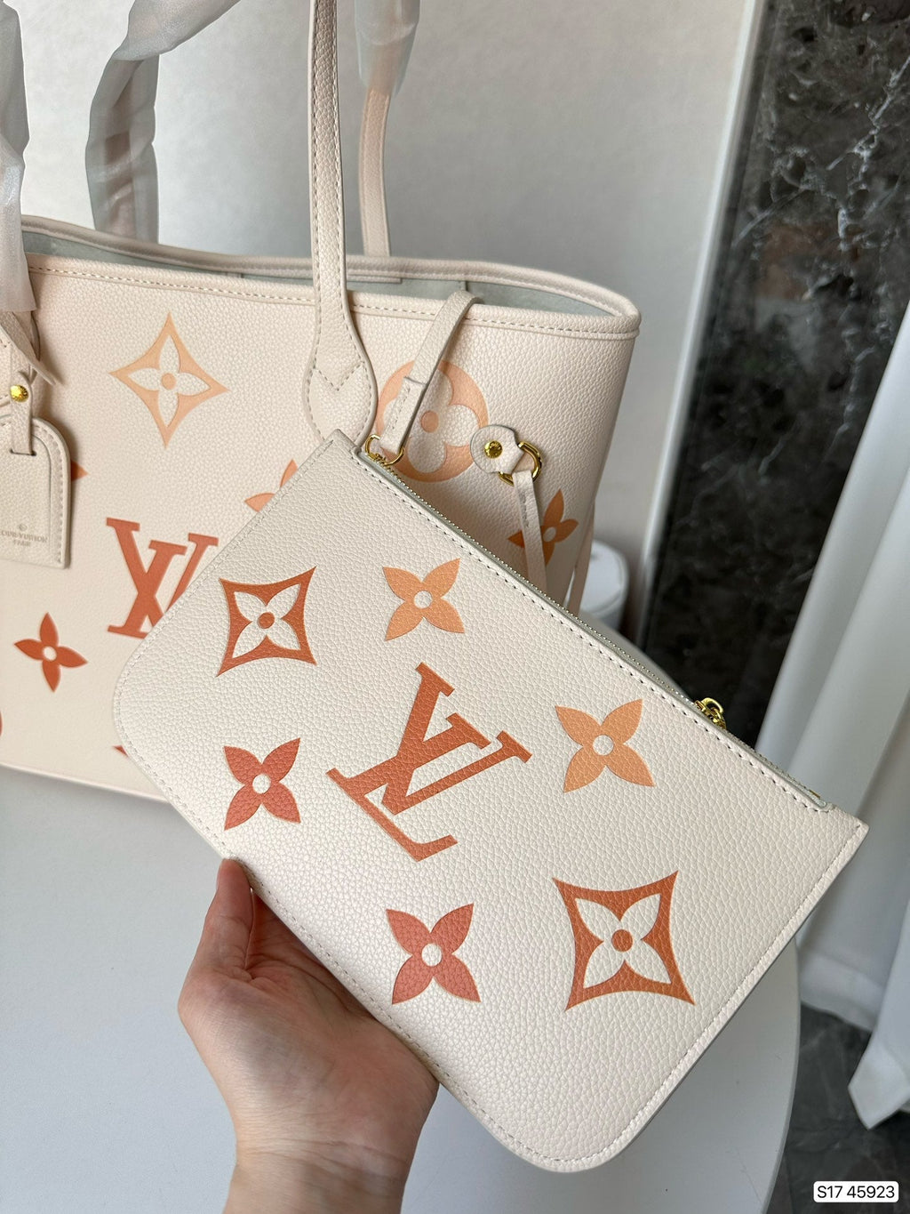 EN - Luxury Bags LUV 843