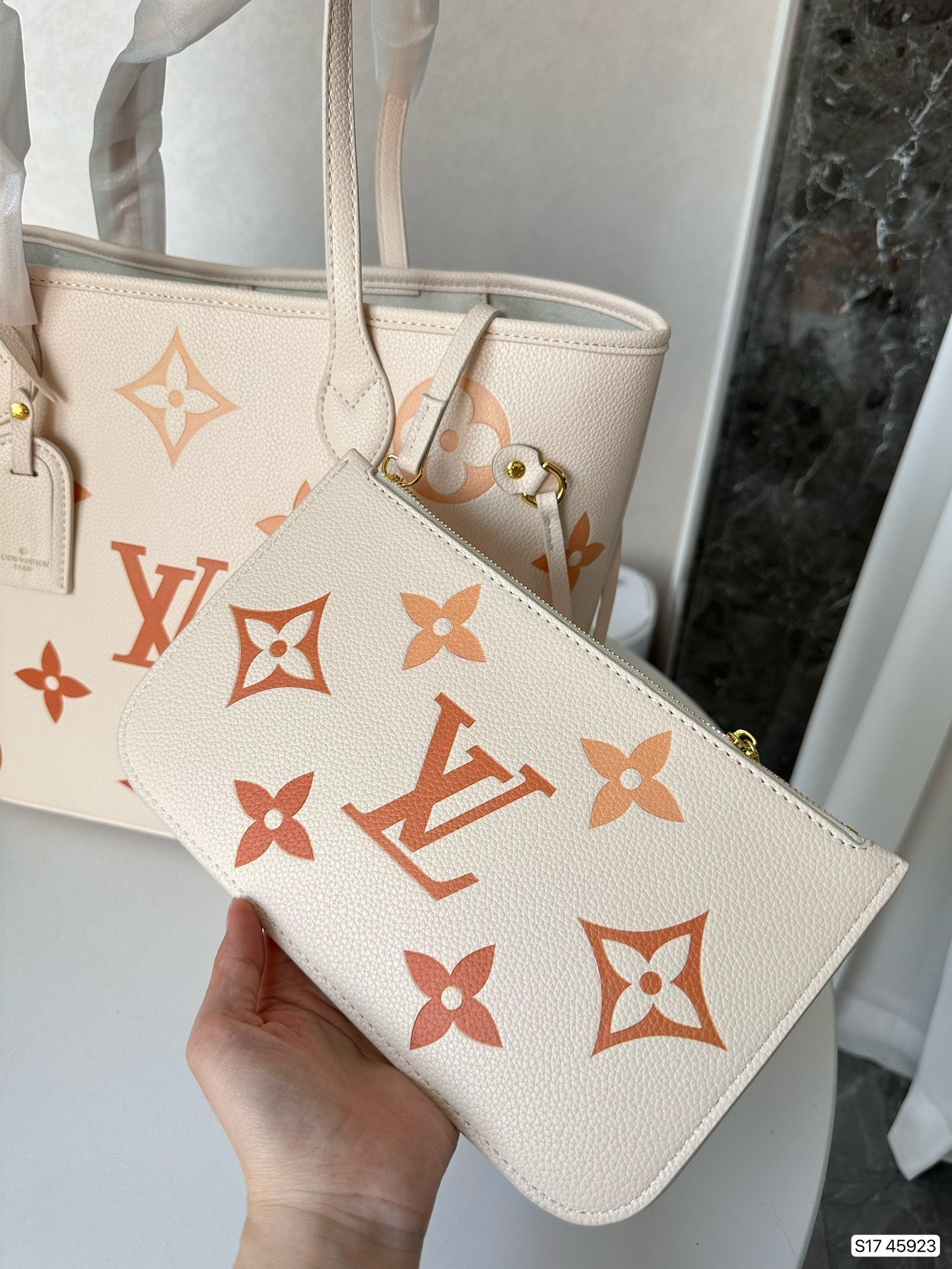 EN - Luxury Bags LUV 843
