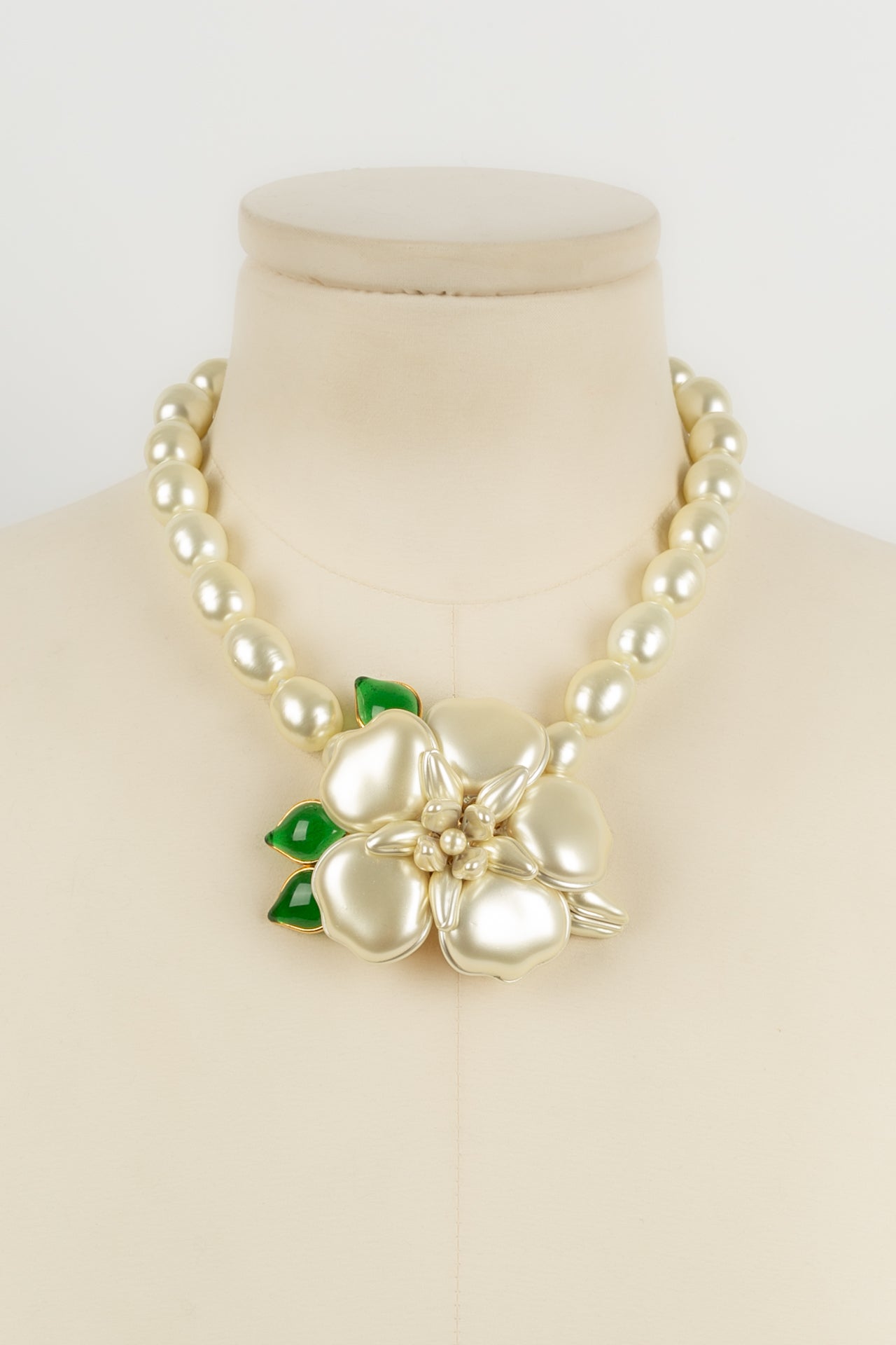Collier Augustine