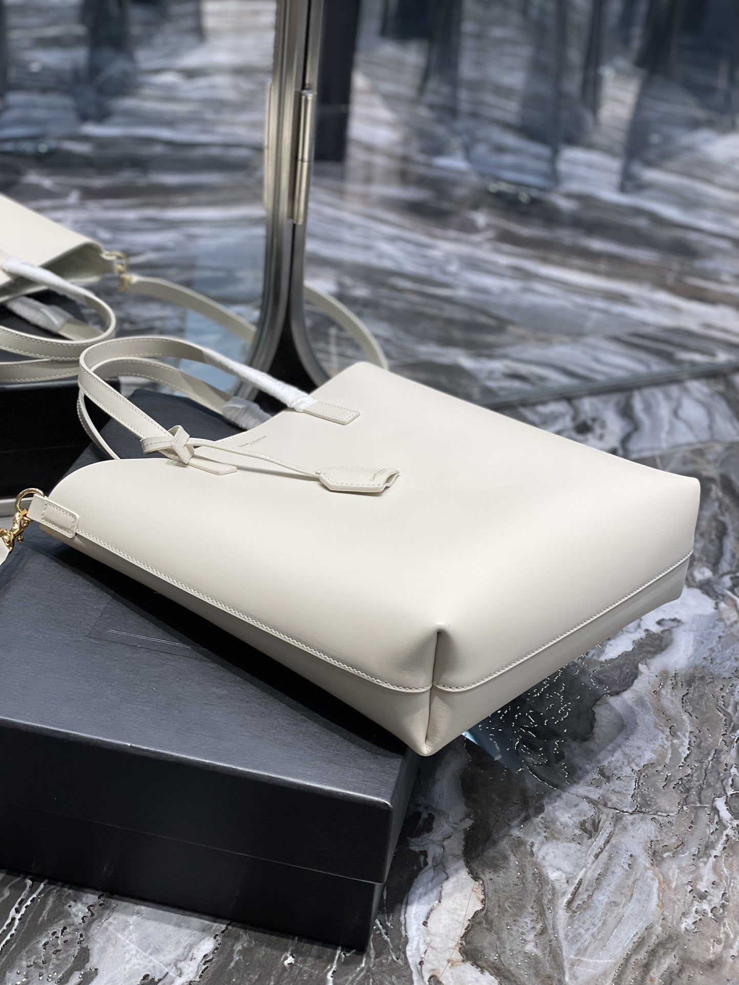 GLAMI Shopping Bag White Toy In Supple For Women 11in/28cm YSL 600307CSV0J9207