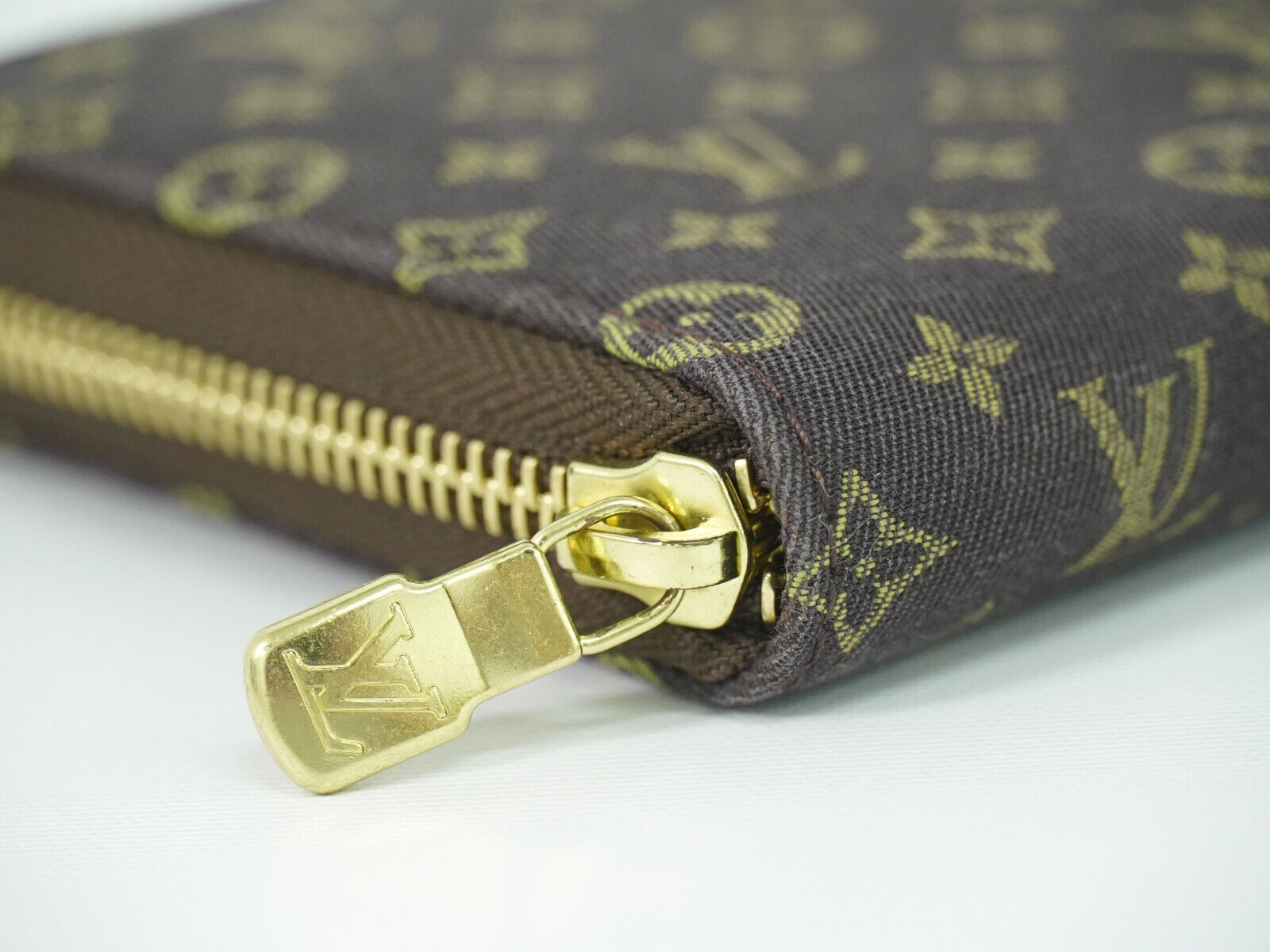 Louis Vuitton Zippy Wallet  Canvas Wallet