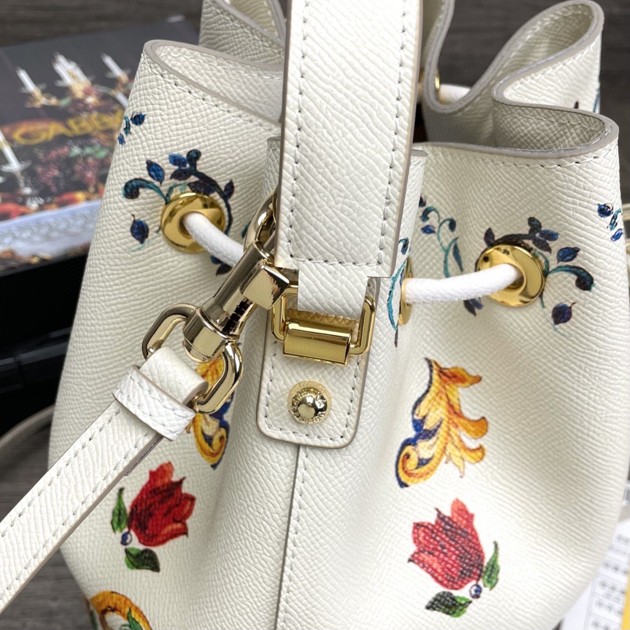 GLAMI Print Crespo Bucket Bag Multicolor With Branded Plate For Women GLAMI Bag