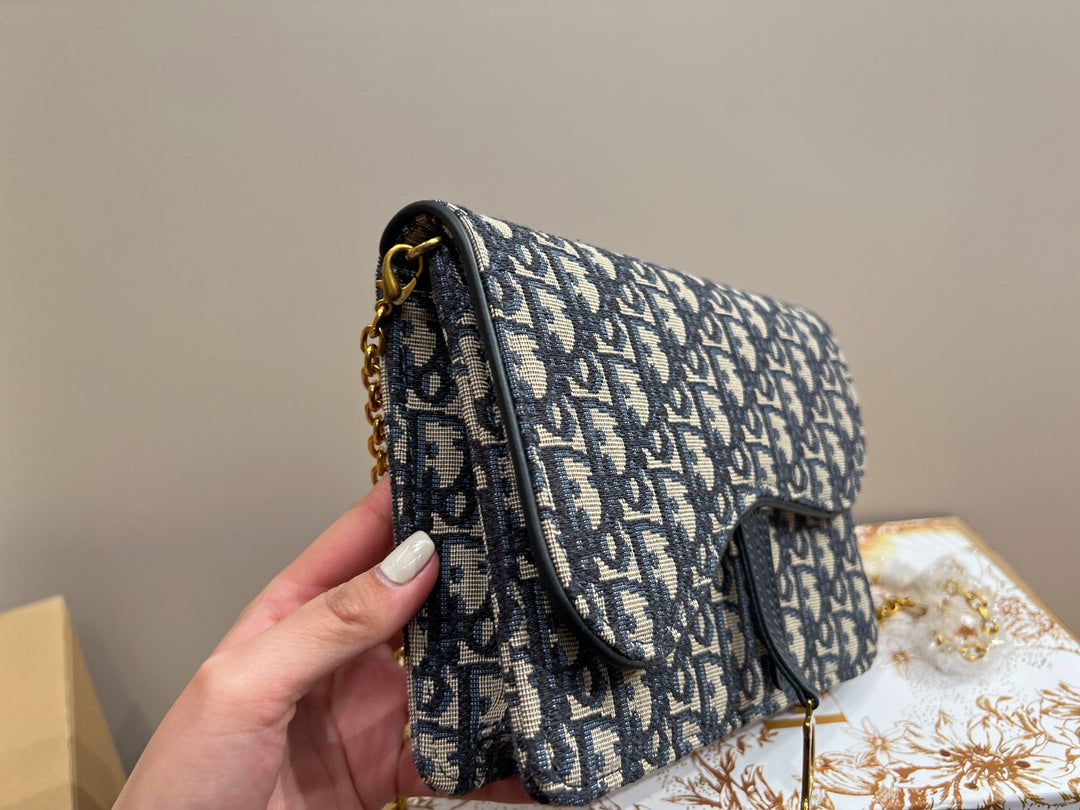 EN - Luxury Bags DIR 359