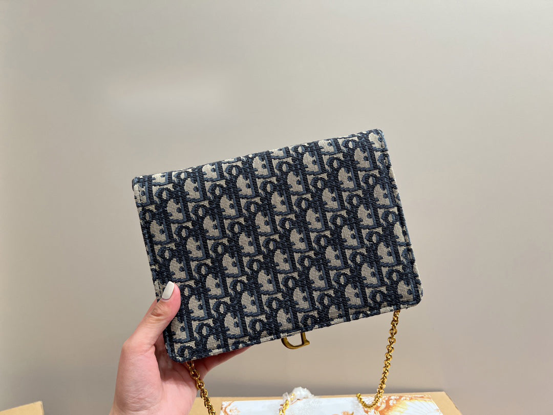 EN - Luxury Bags DIR 359